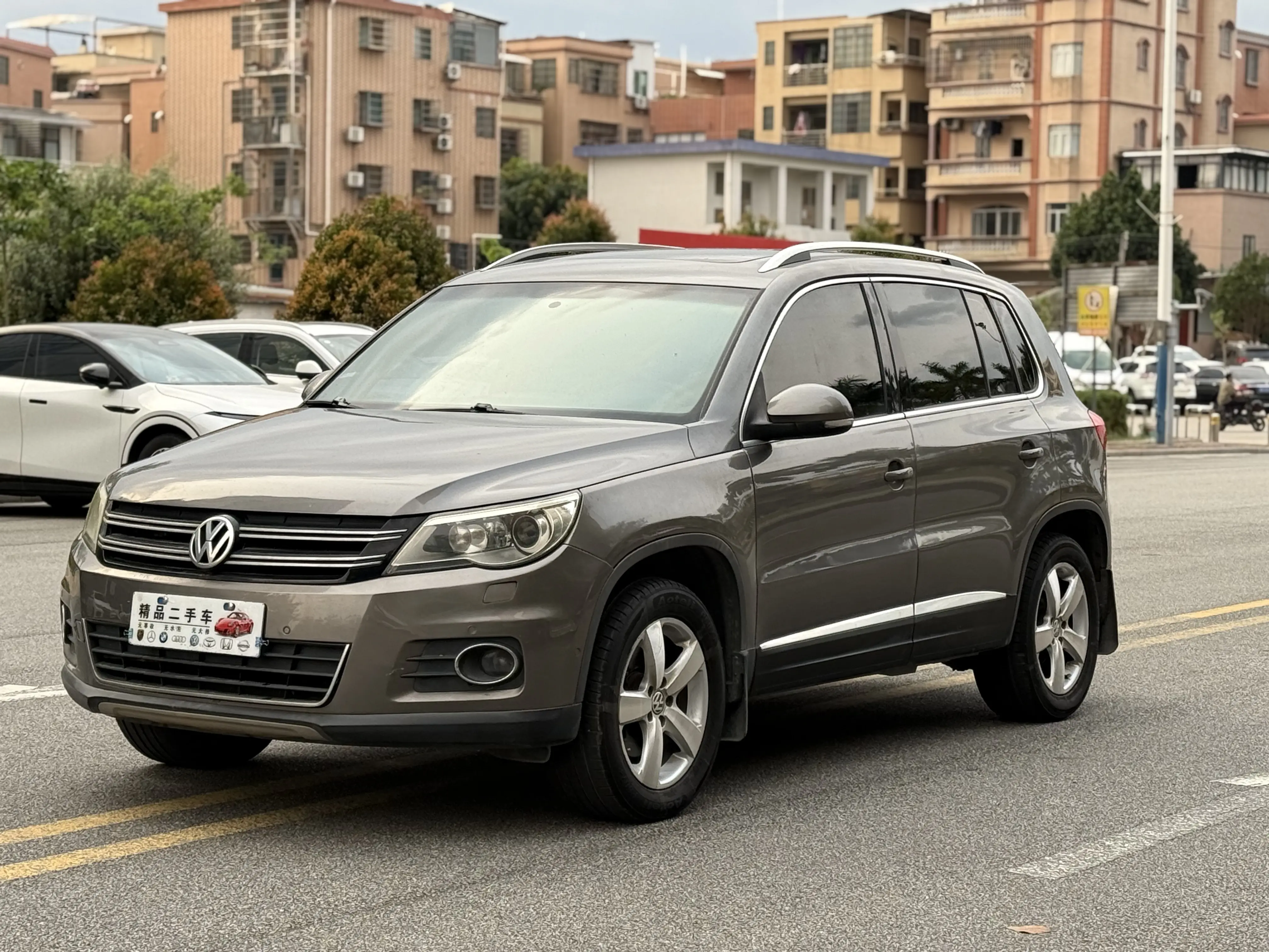 Volkswagen Tiguan (Tharu)