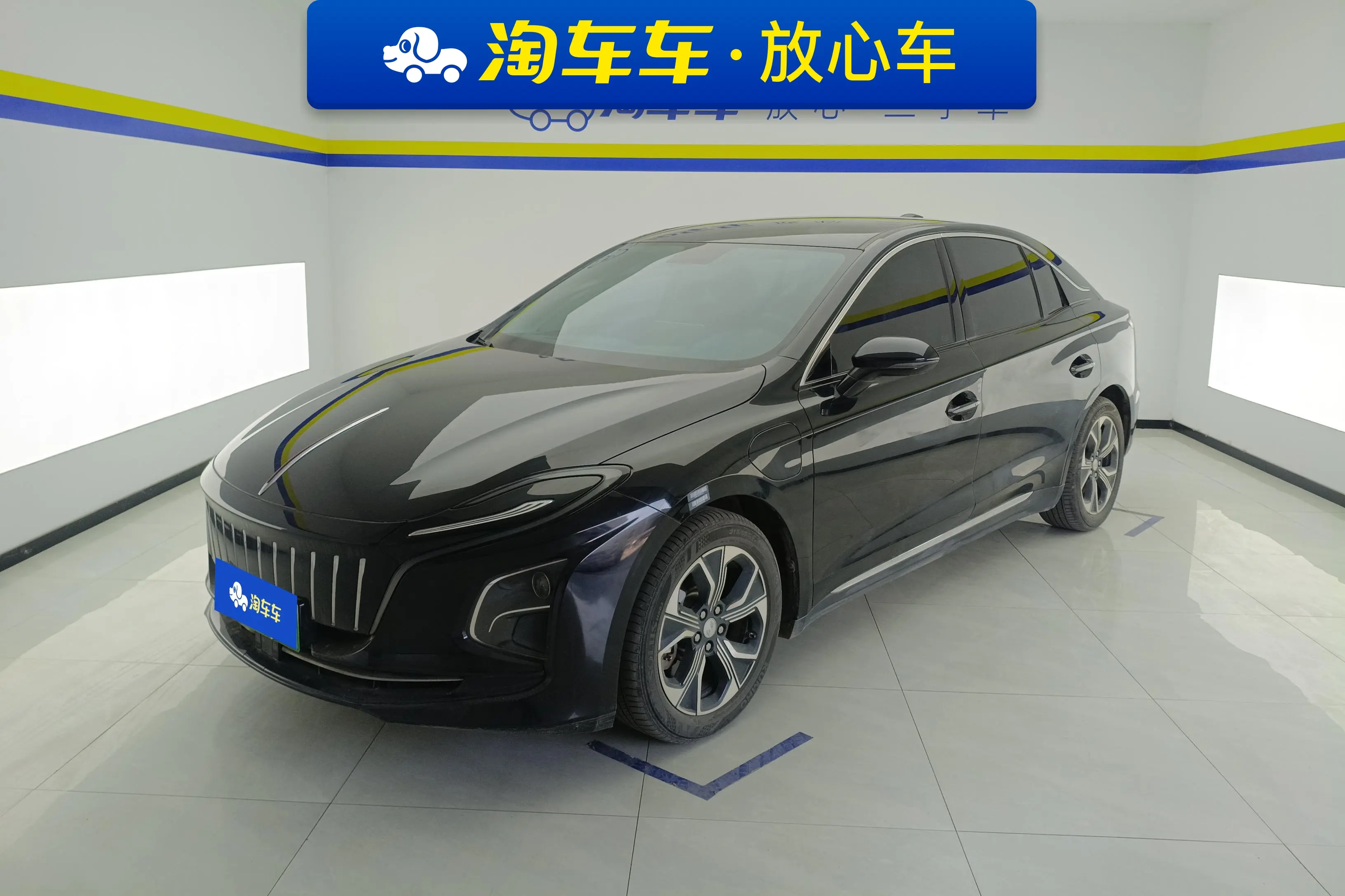Hongqi E-QM5