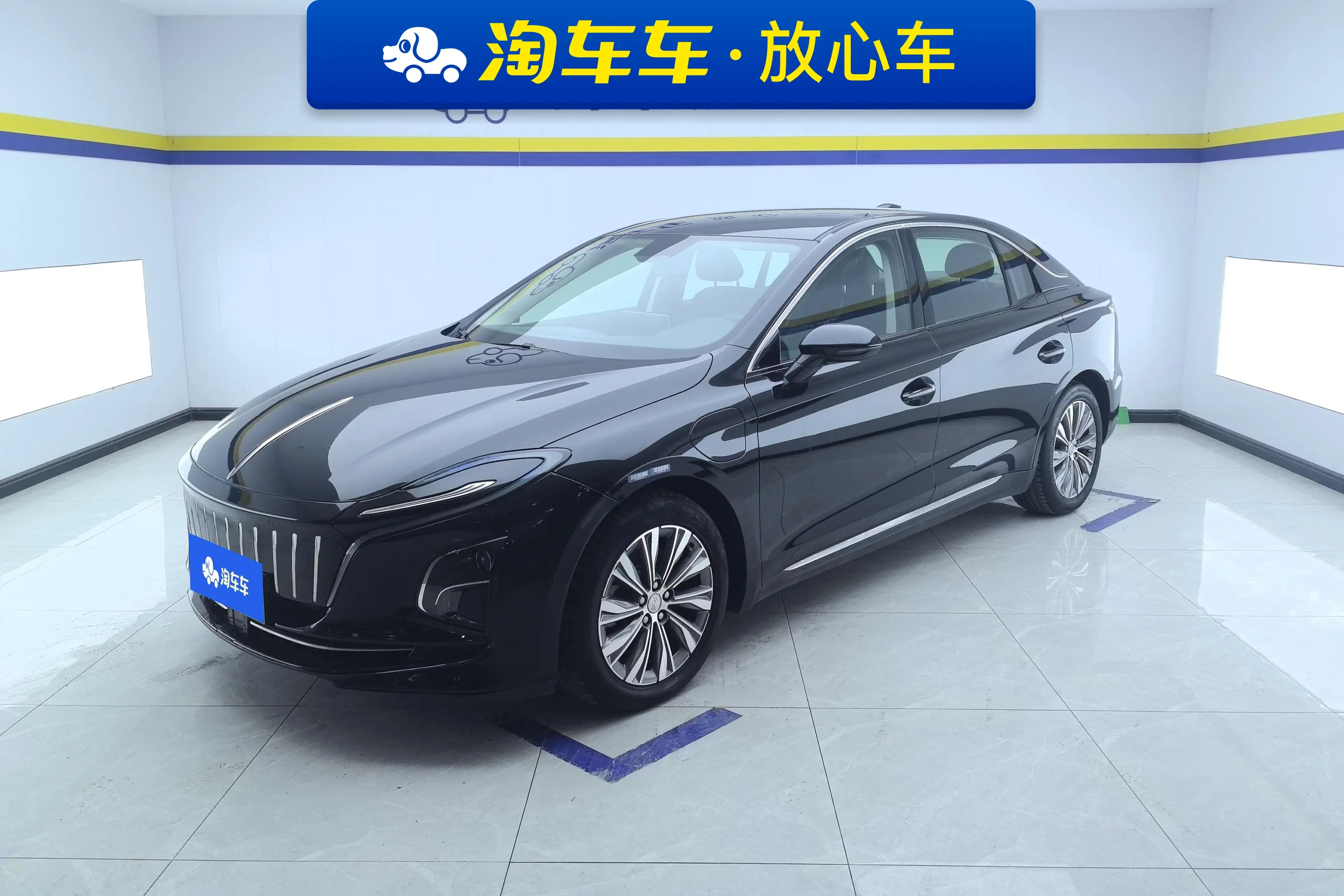 Hongqi E-QM5