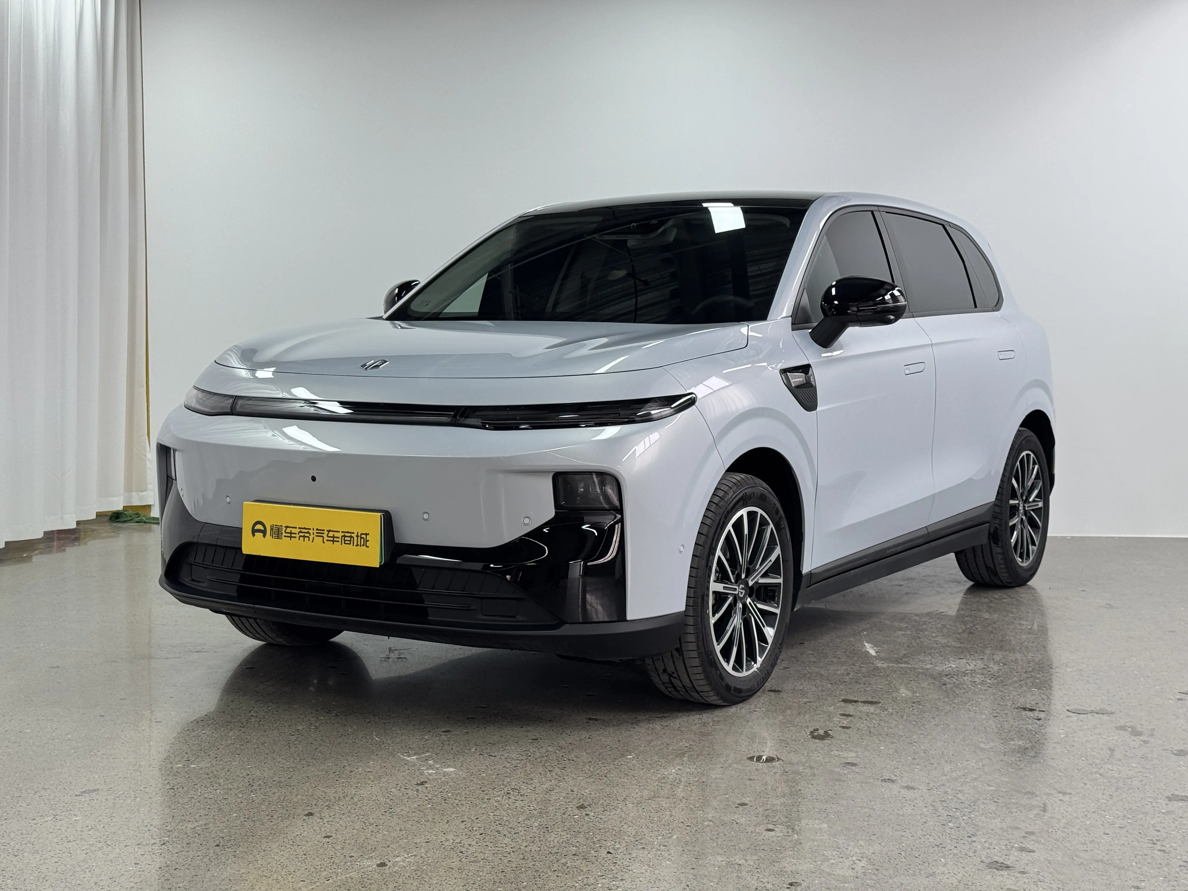 Leapmotor B10