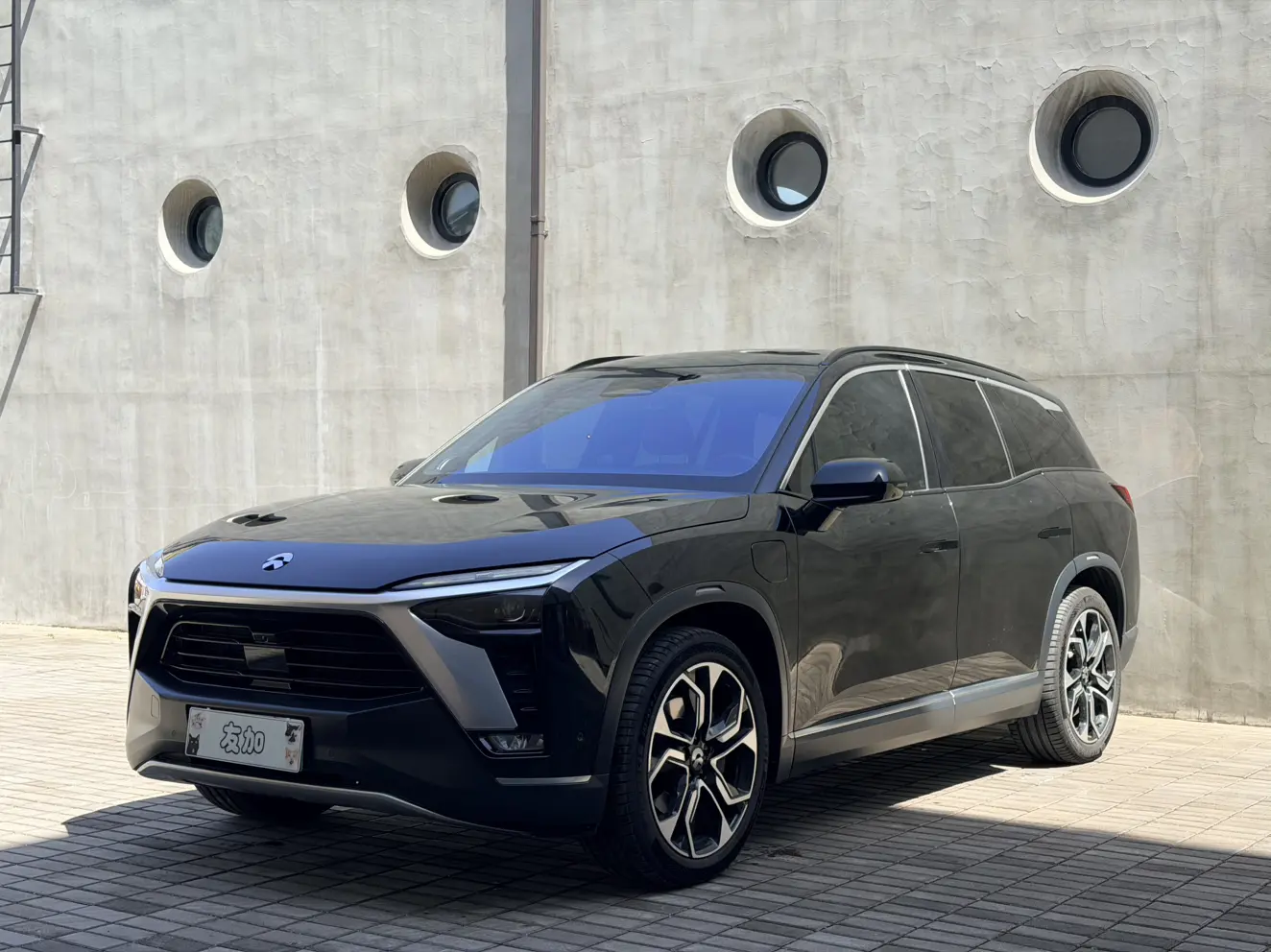 NIO ES8