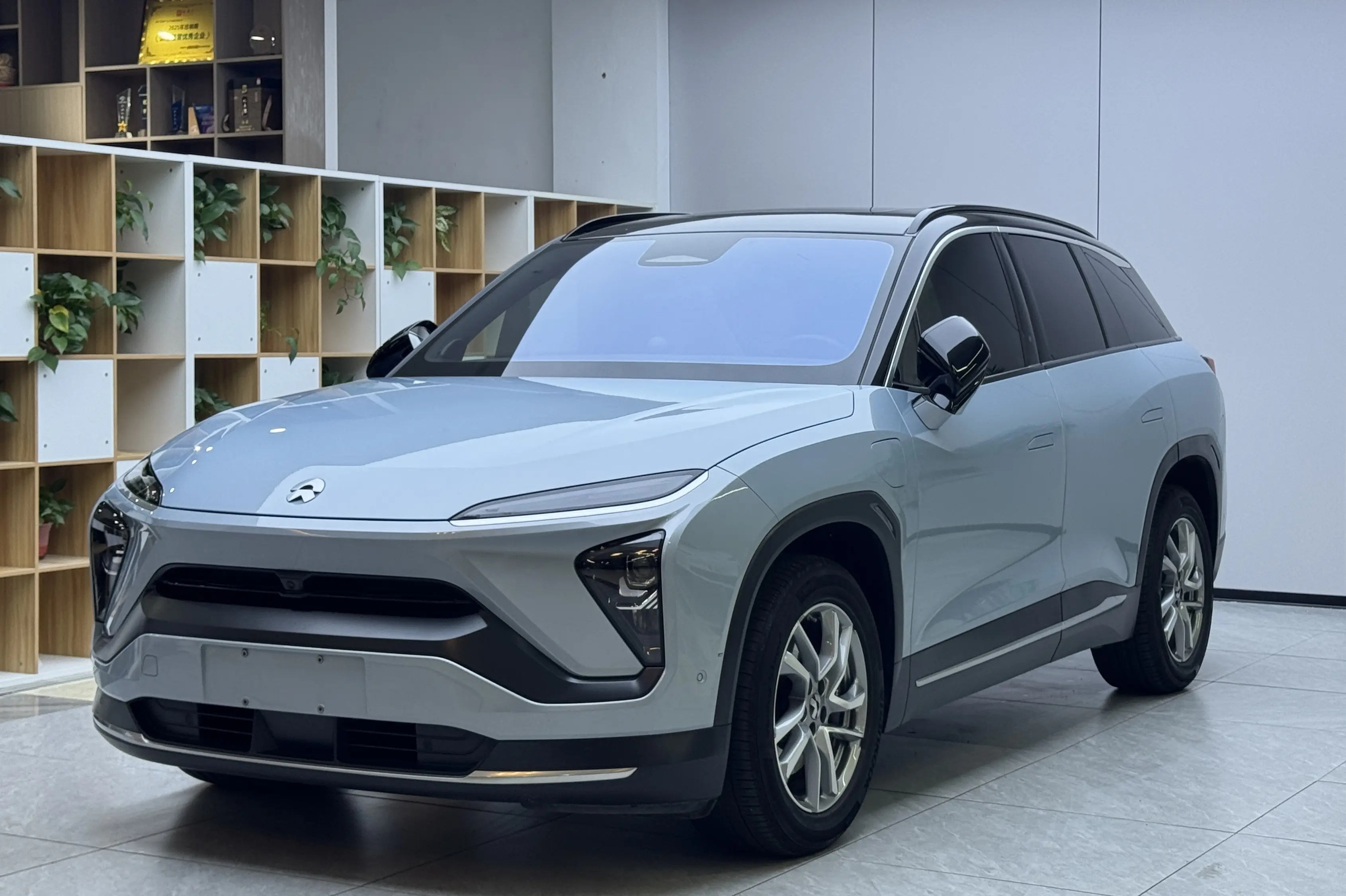 NIO ES6