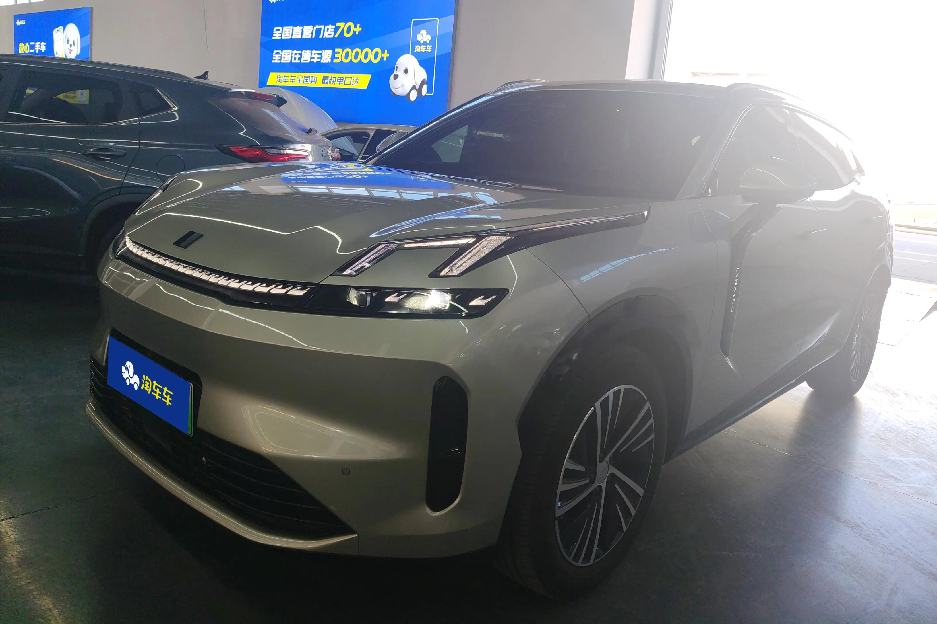 Lynk & Co 08 EM-P