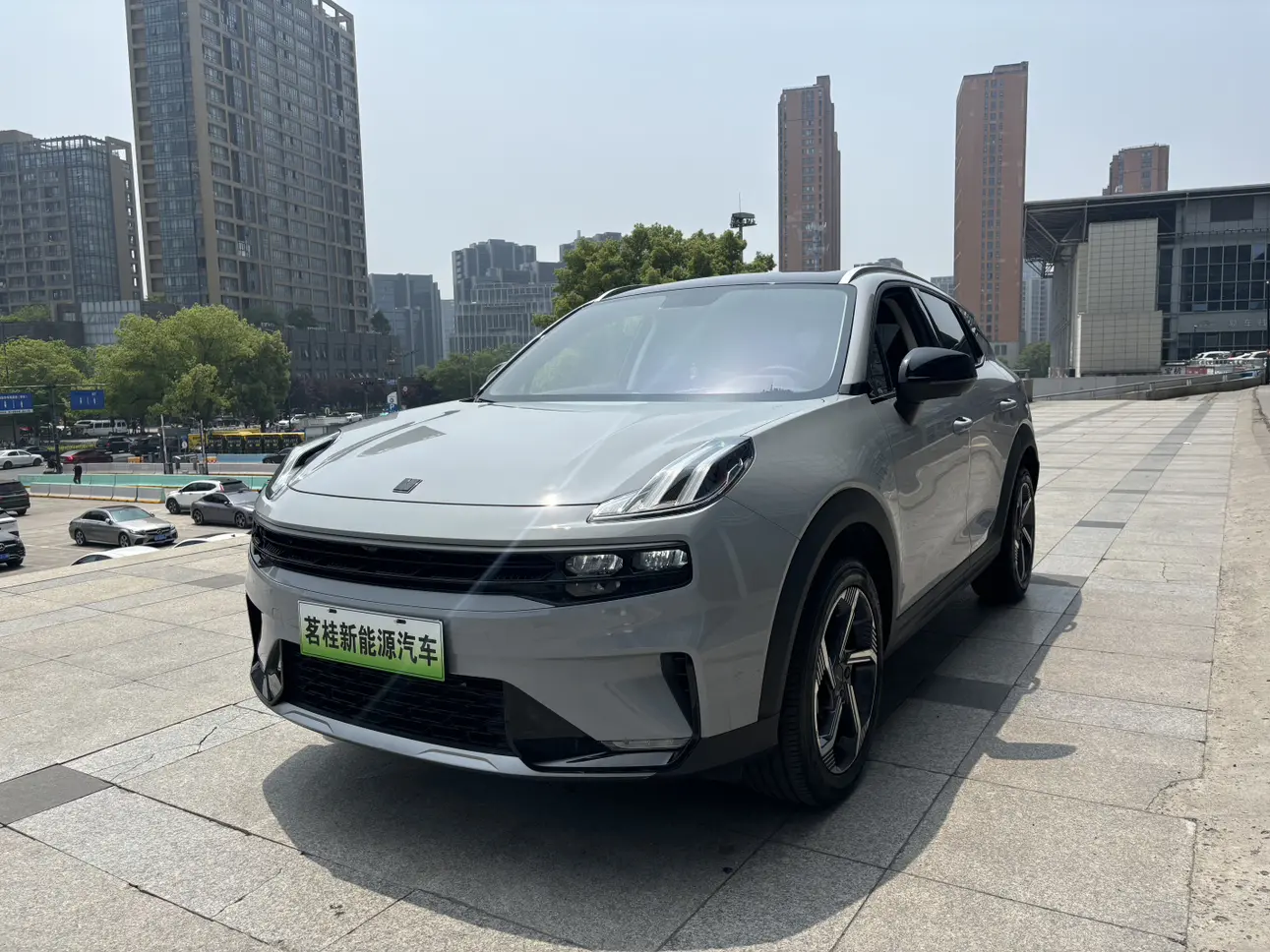 Lynk & Co 06 EM-P