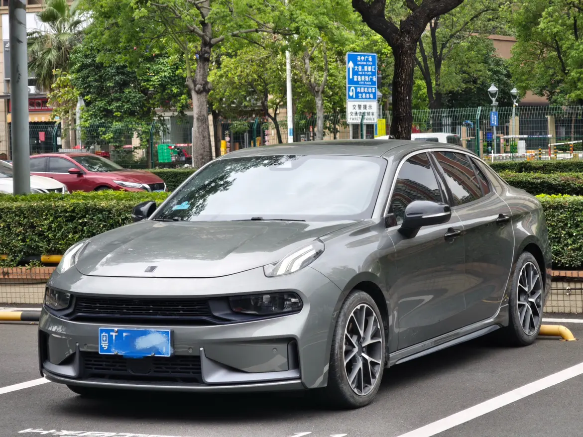 Lynk & Co 03