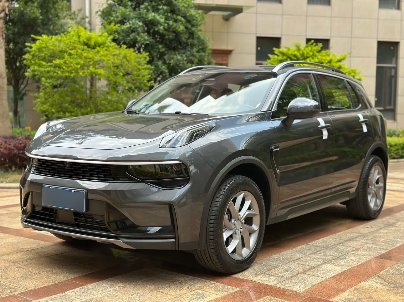Lynk & Co 01