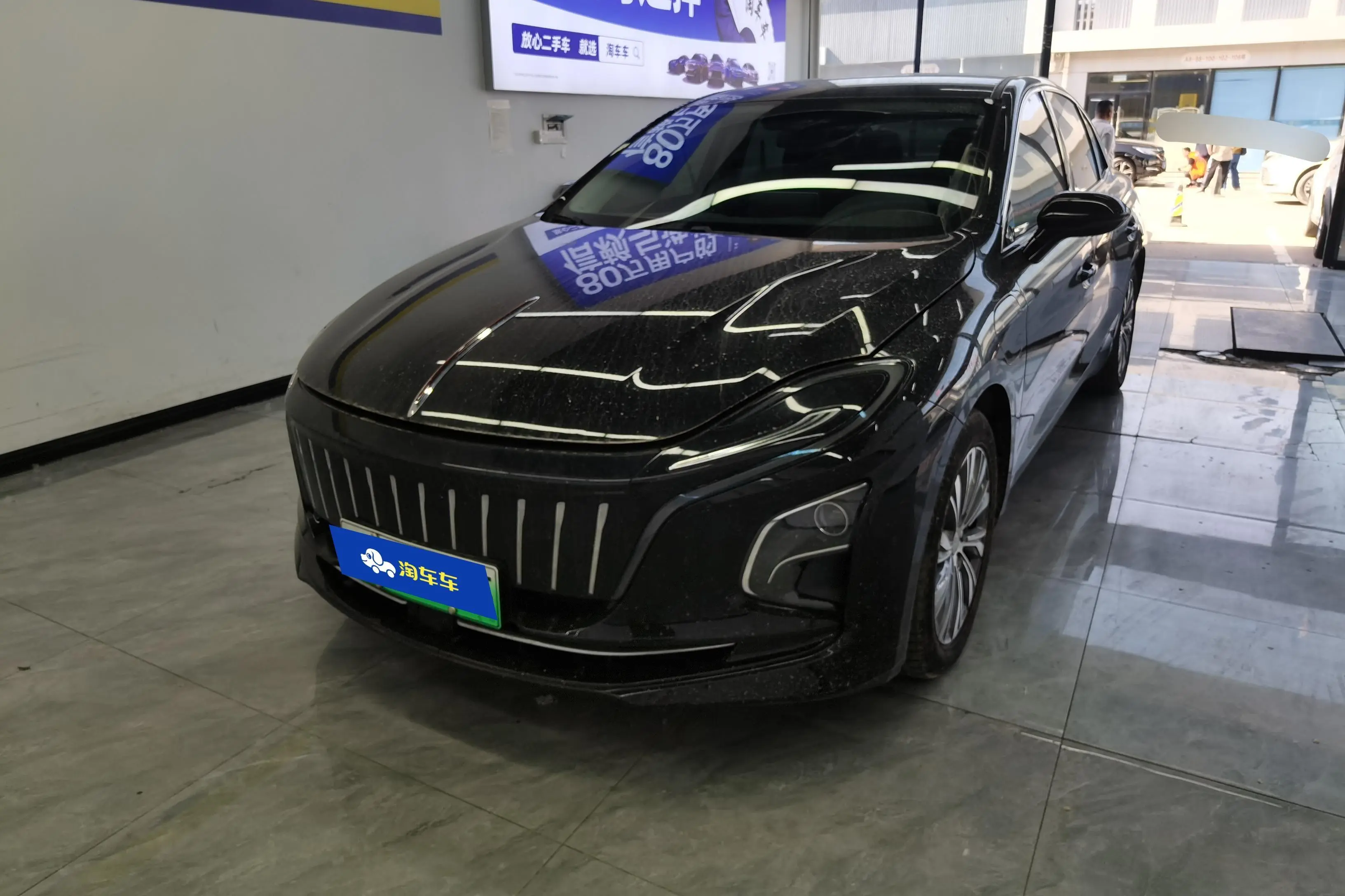Hongqi E-QM5