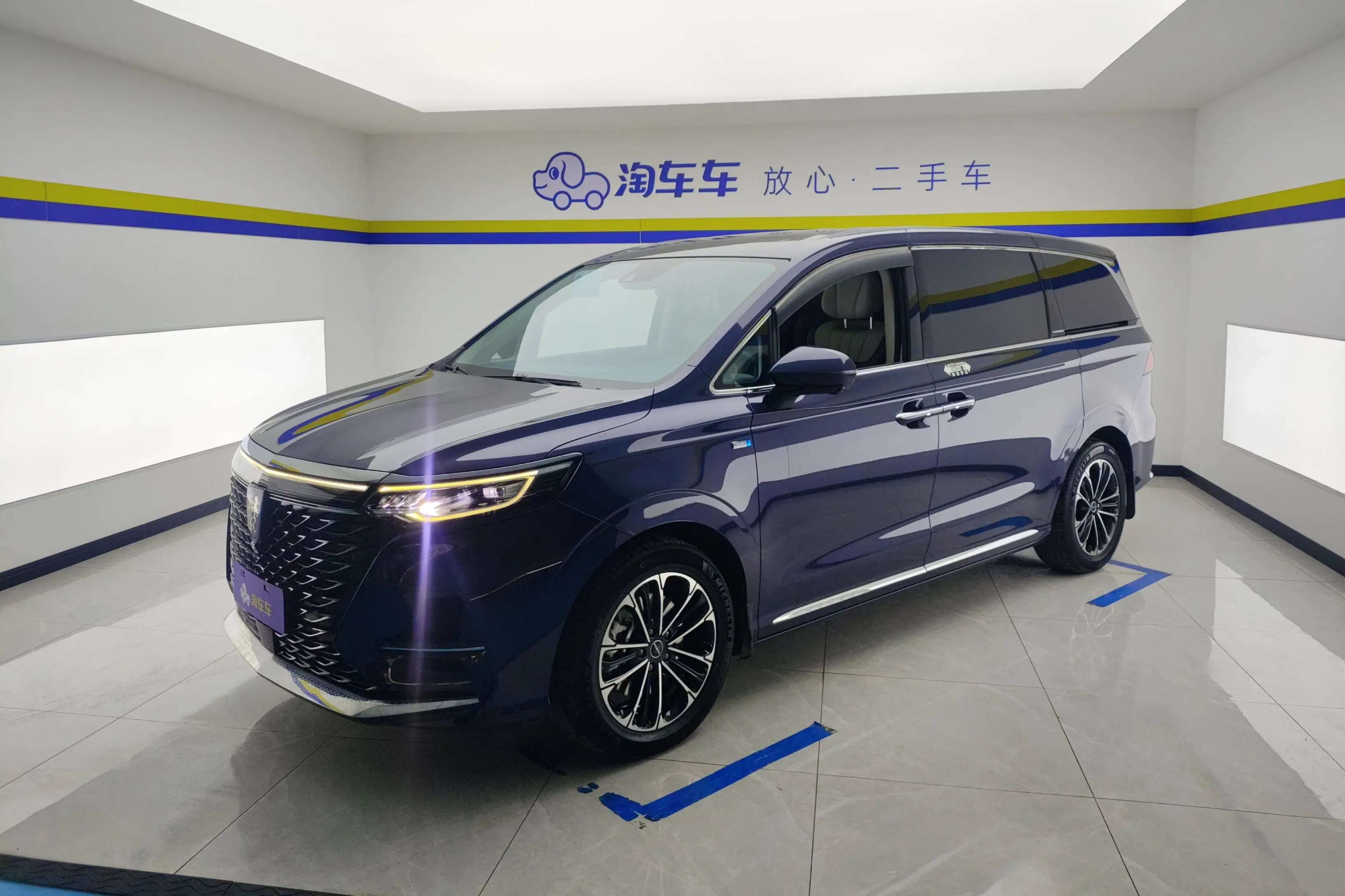 Roewe iMAX8