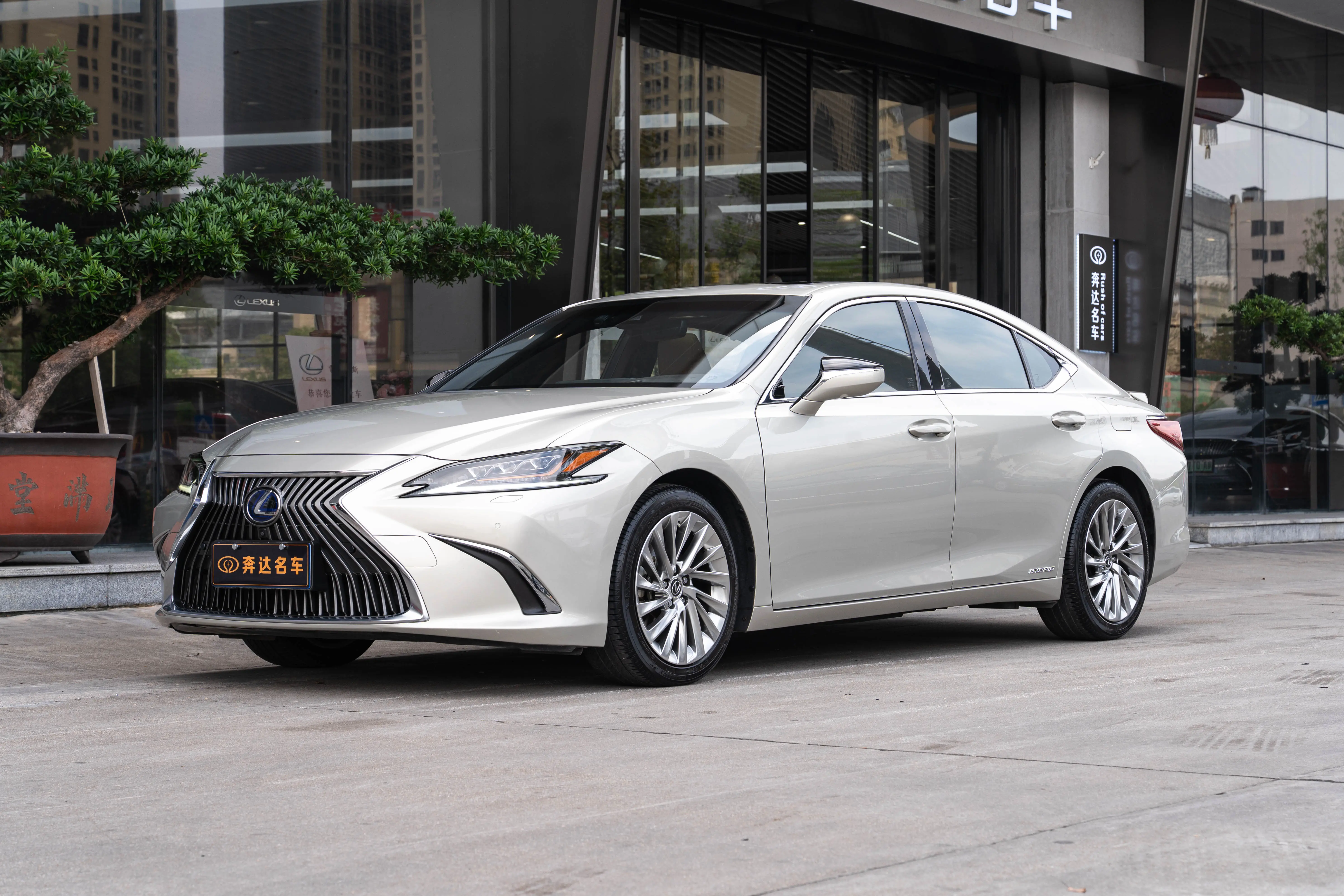 Lexus ES