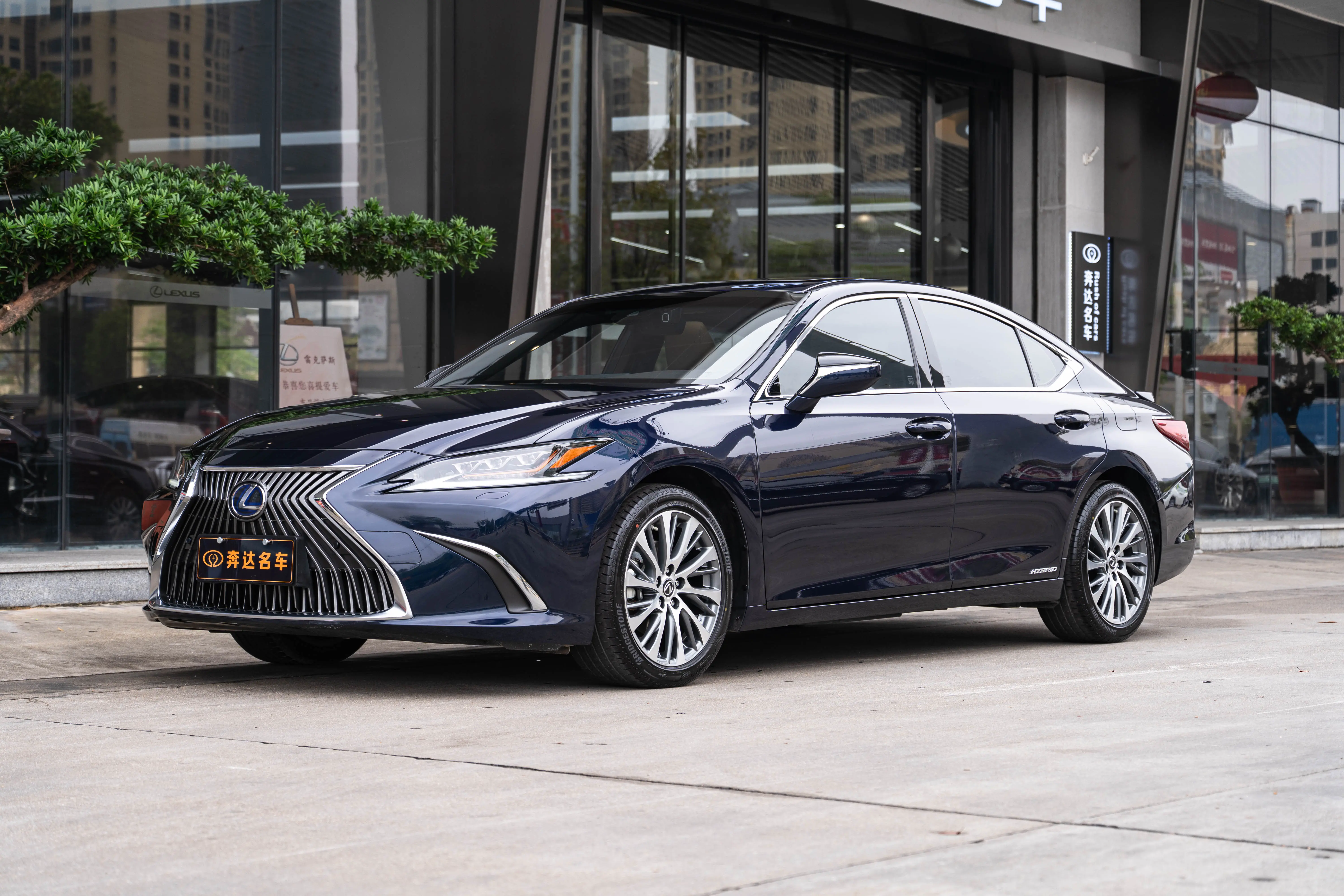 Lexus ES