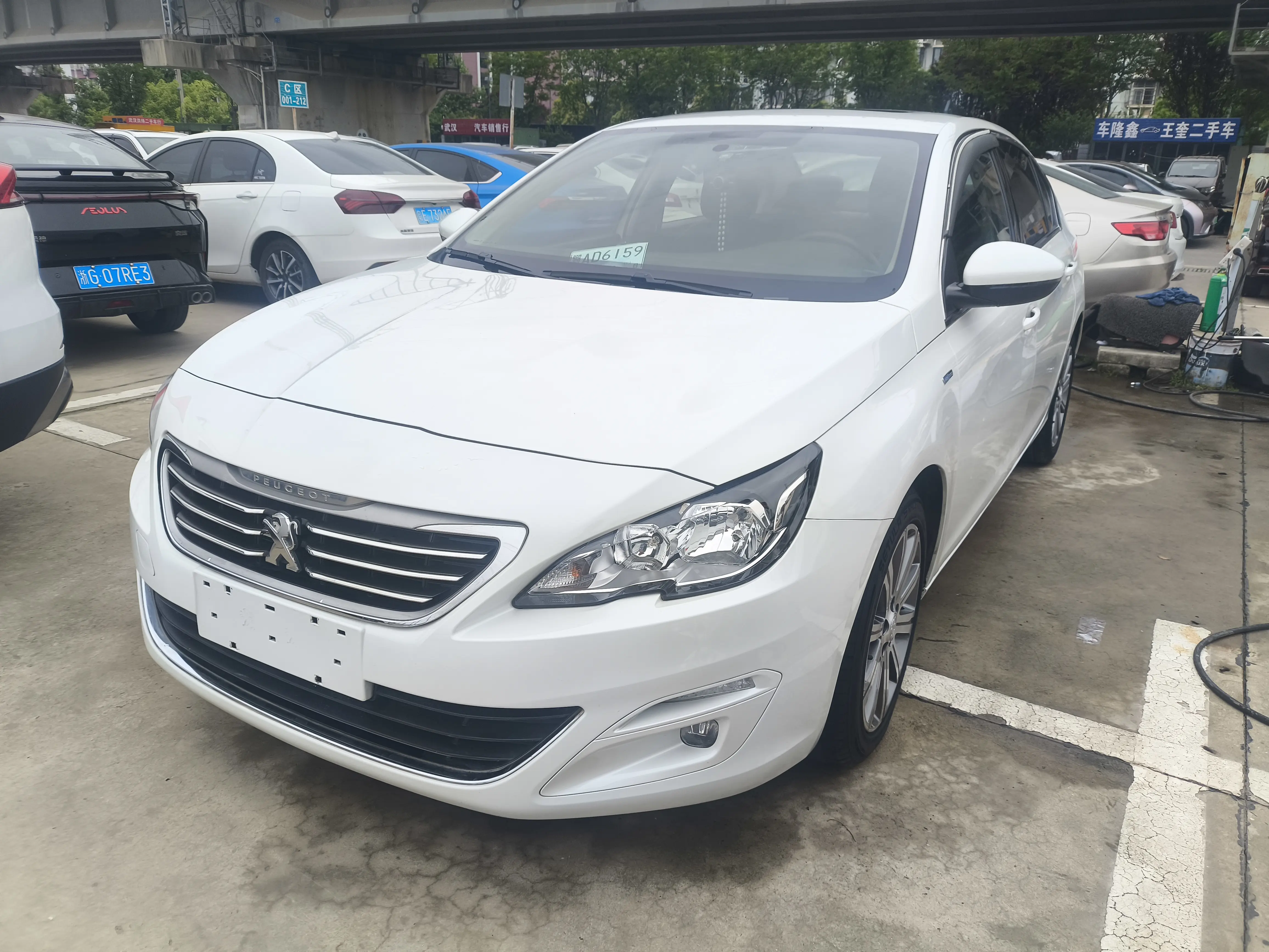 Peugeot 408