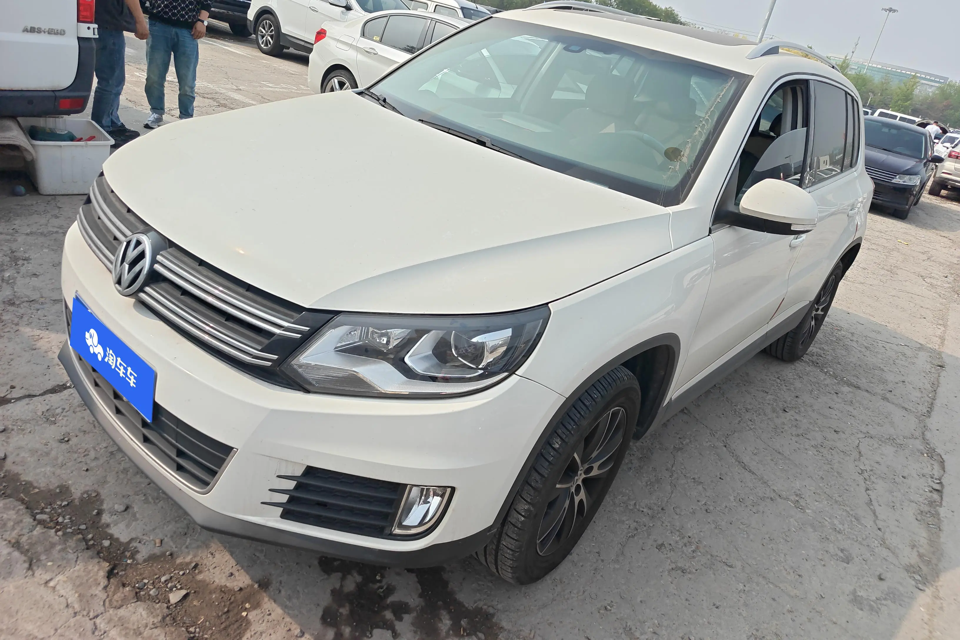 Volkswagen Tiguan (Tharu)