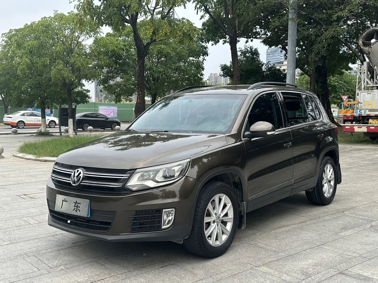 Volkswagen Tiguan (Tharu)