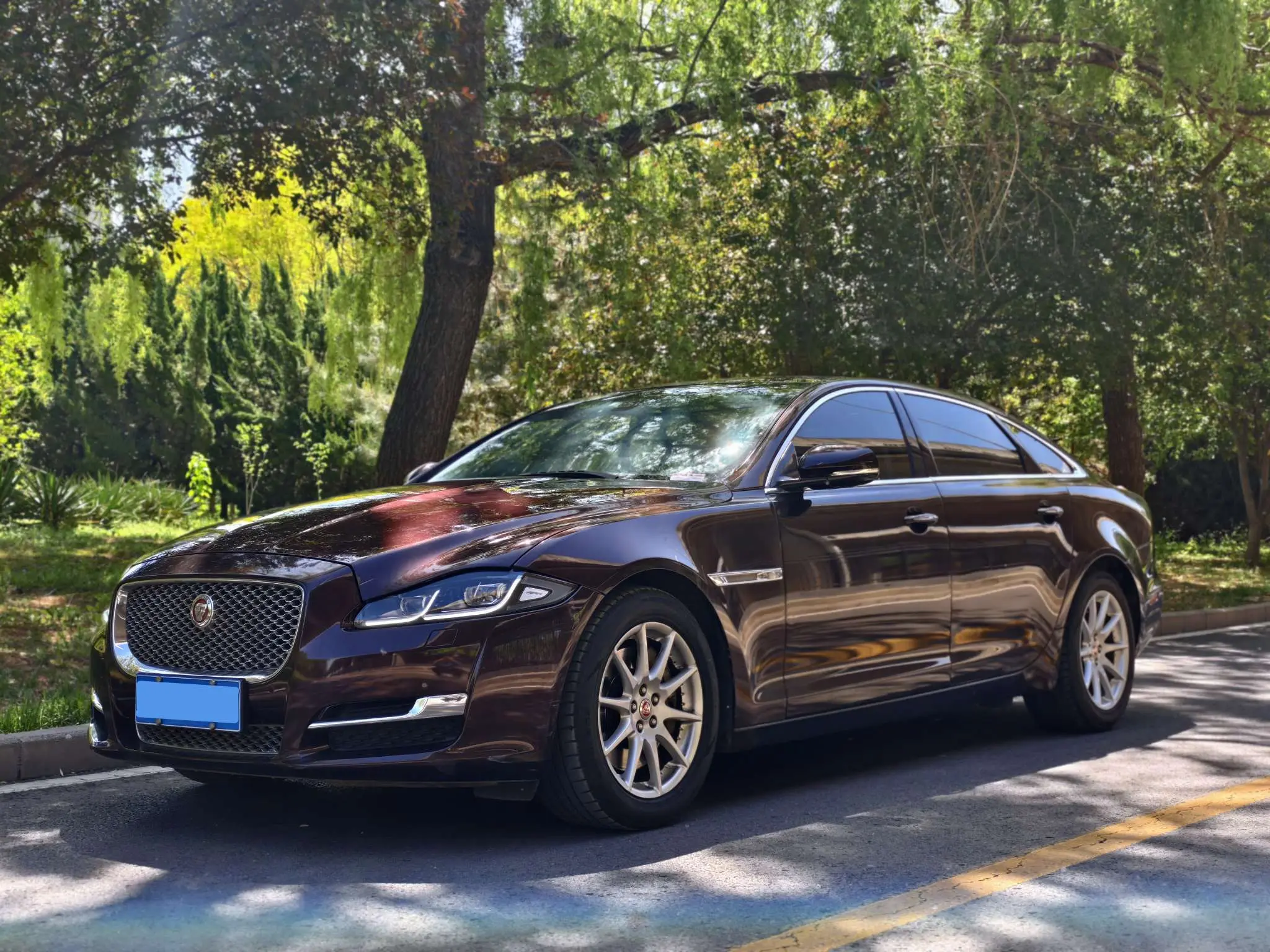 Jaguar XJ