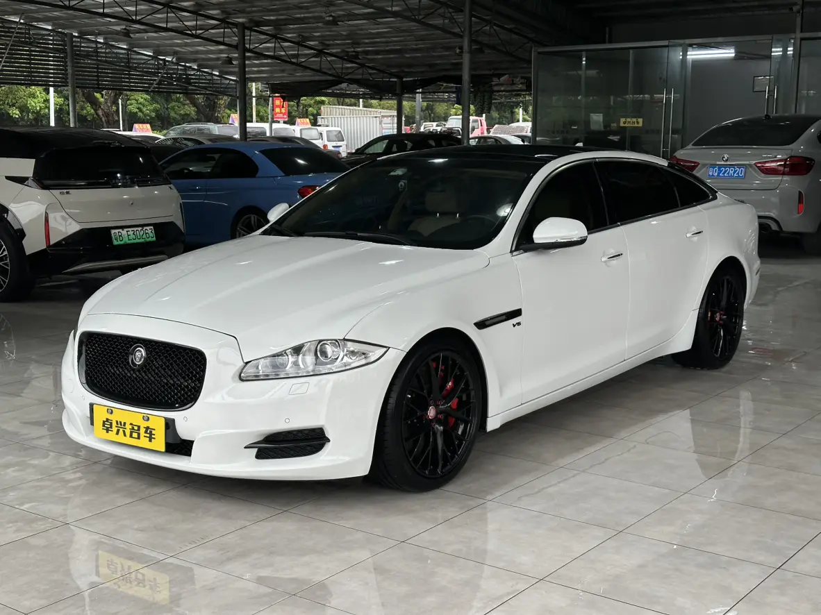 Jaguar XJ
