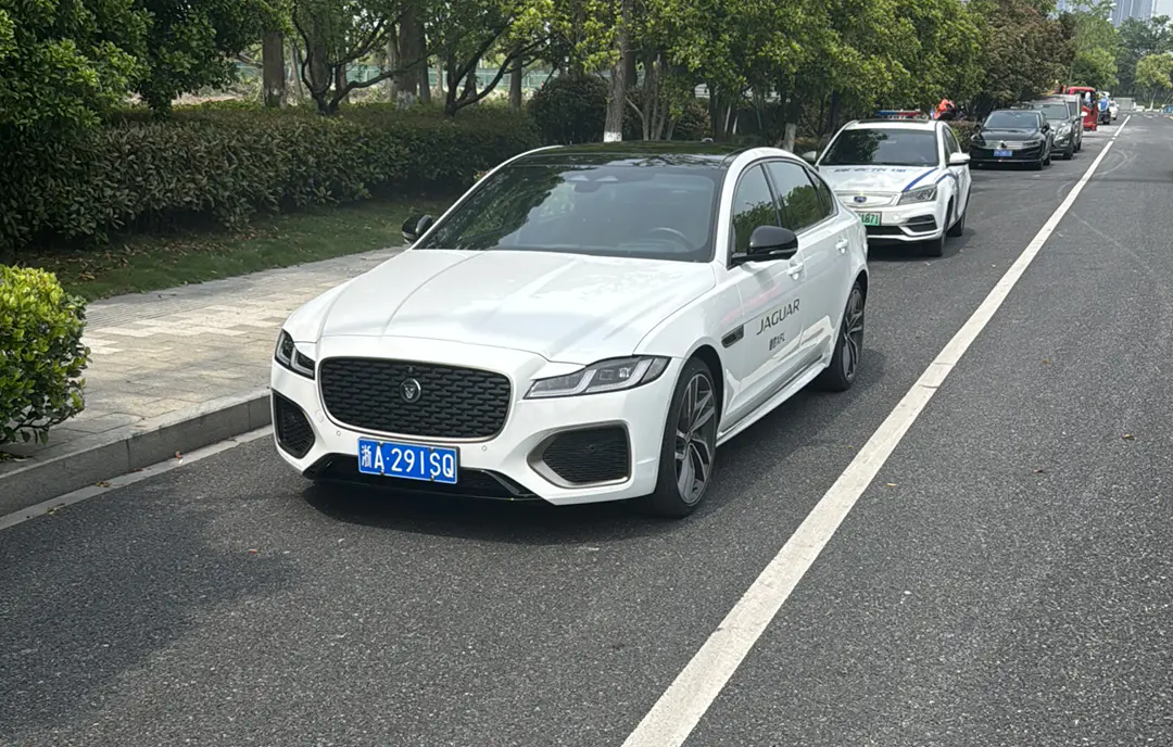Jaguar XFL