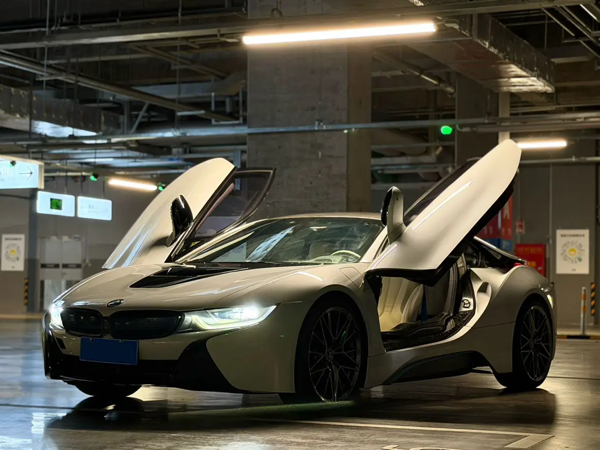 BMW i8