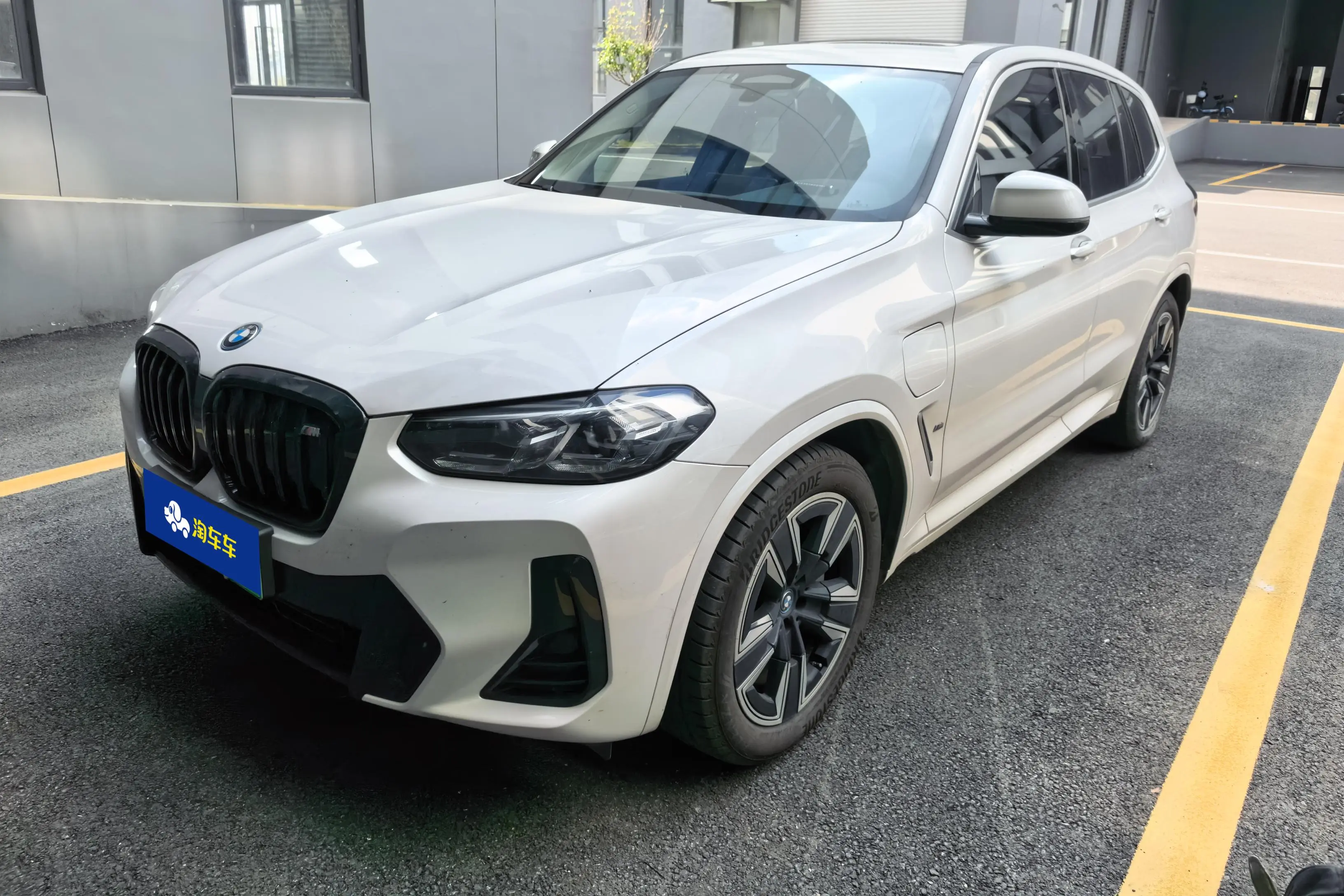 BMW iX3