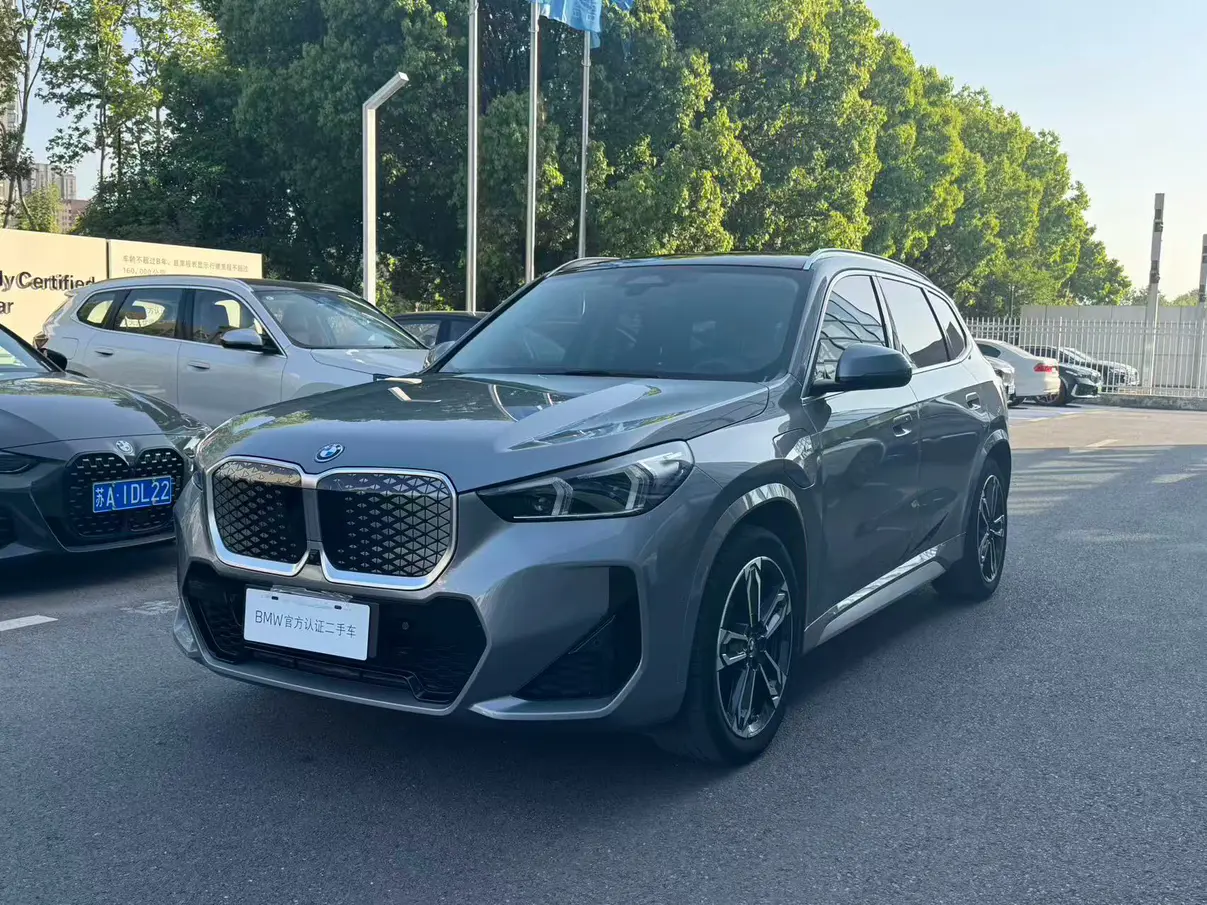 BMW iX1