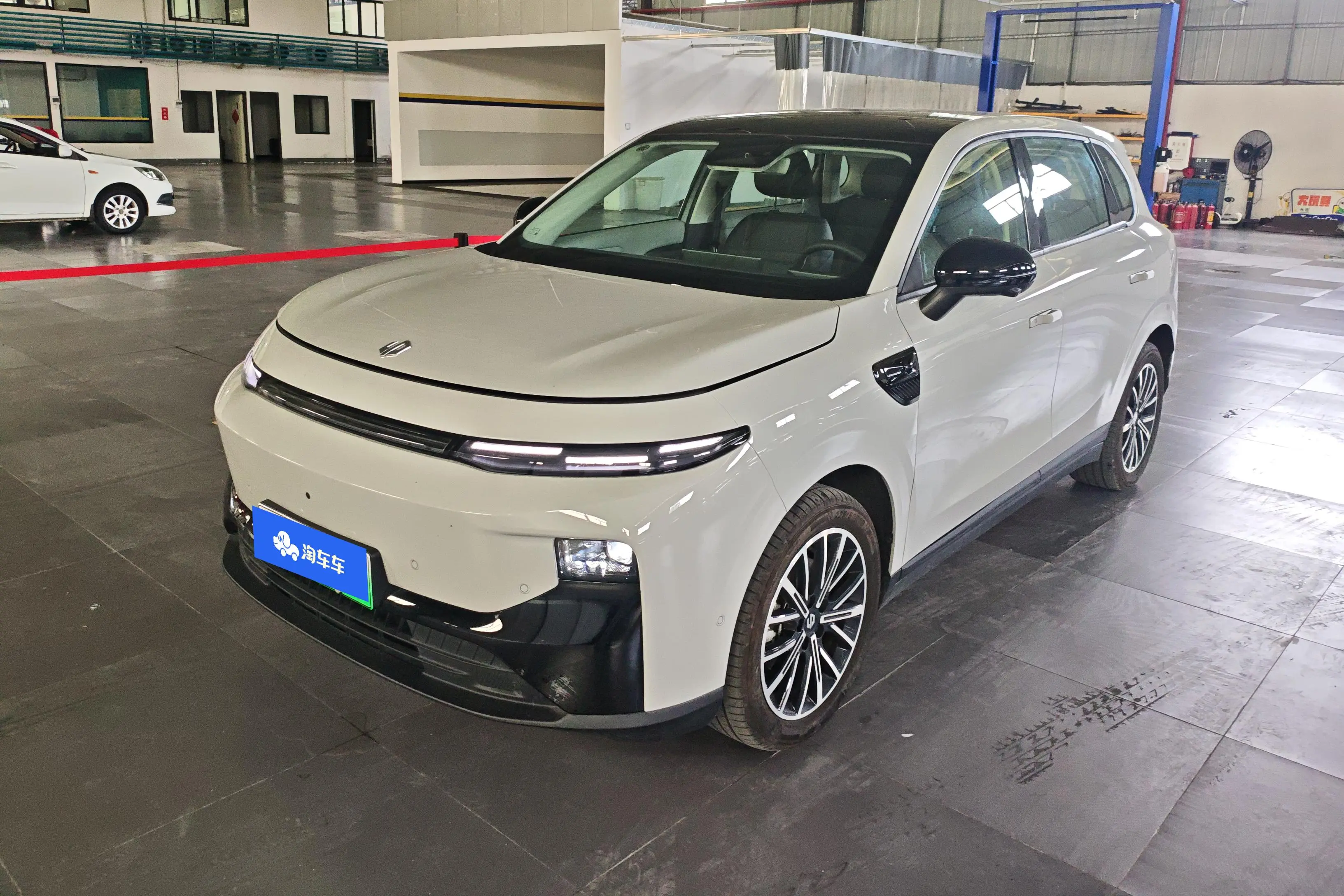 Leapmotor B10