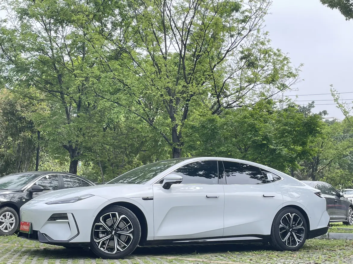 Geely Galaxy E8
