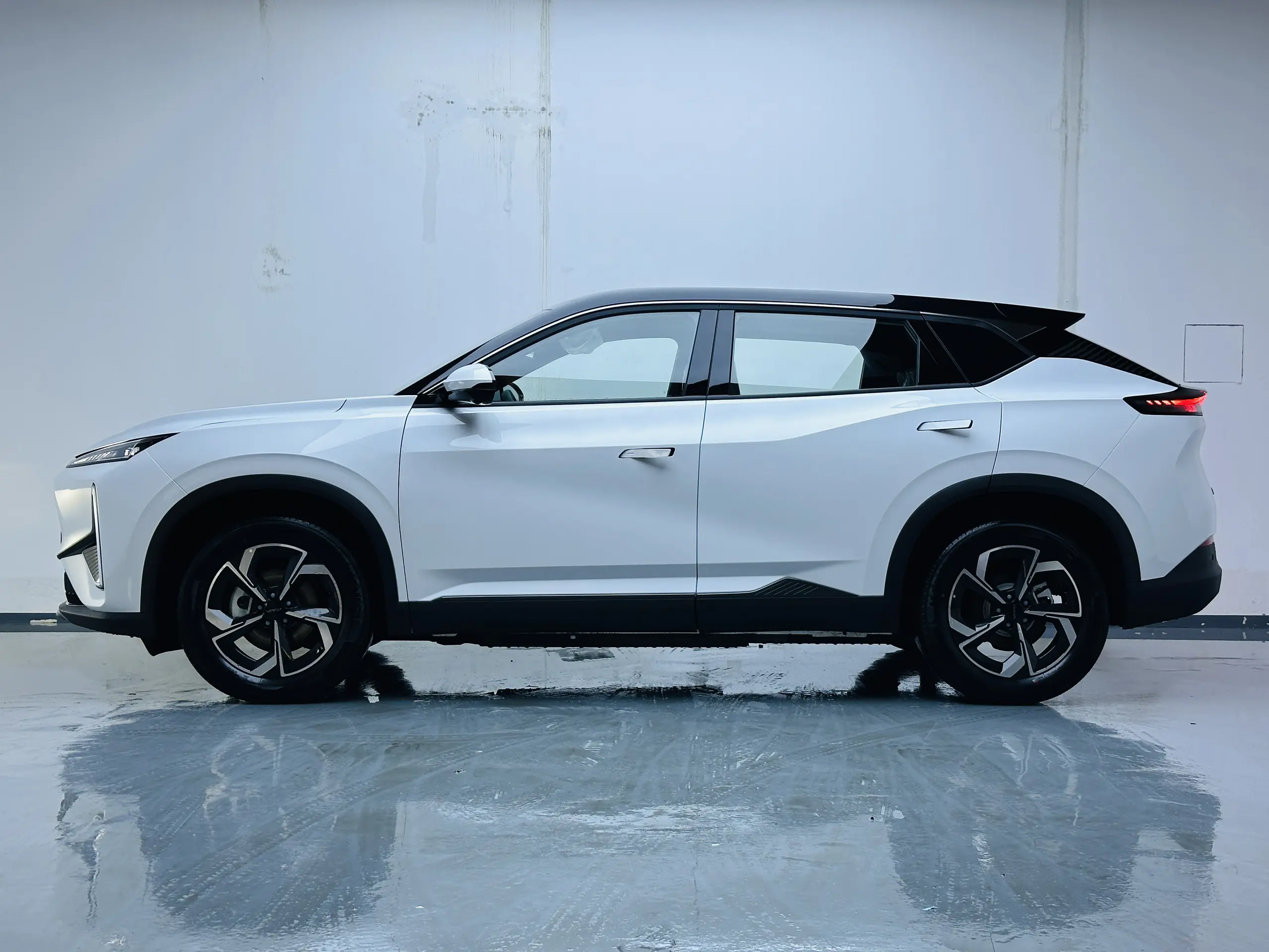 Dongfeng Fengshen L7 EV
