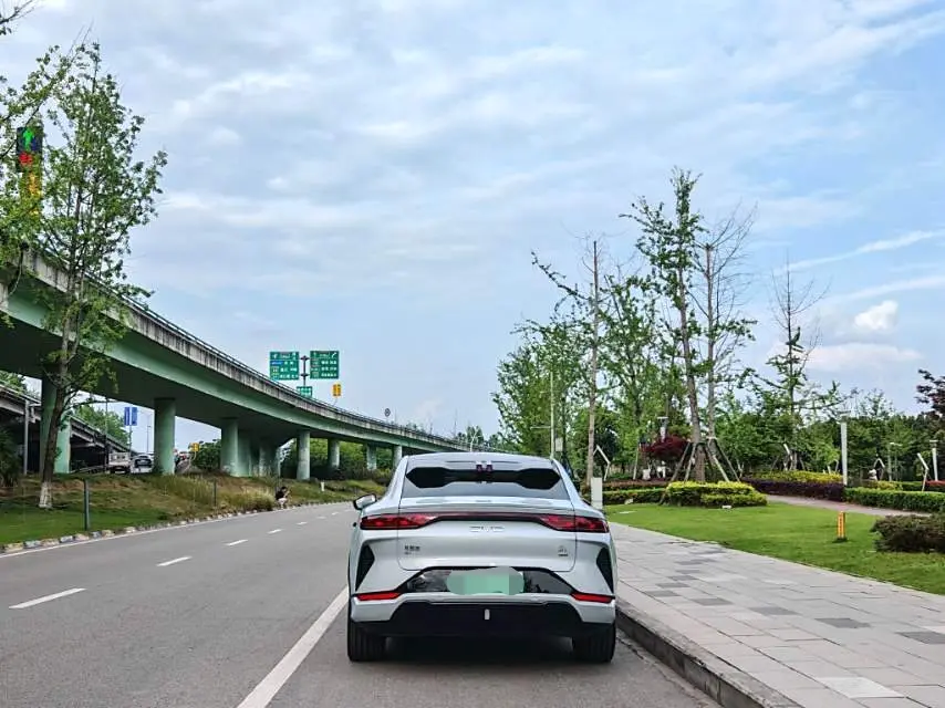 BYD Song L EV