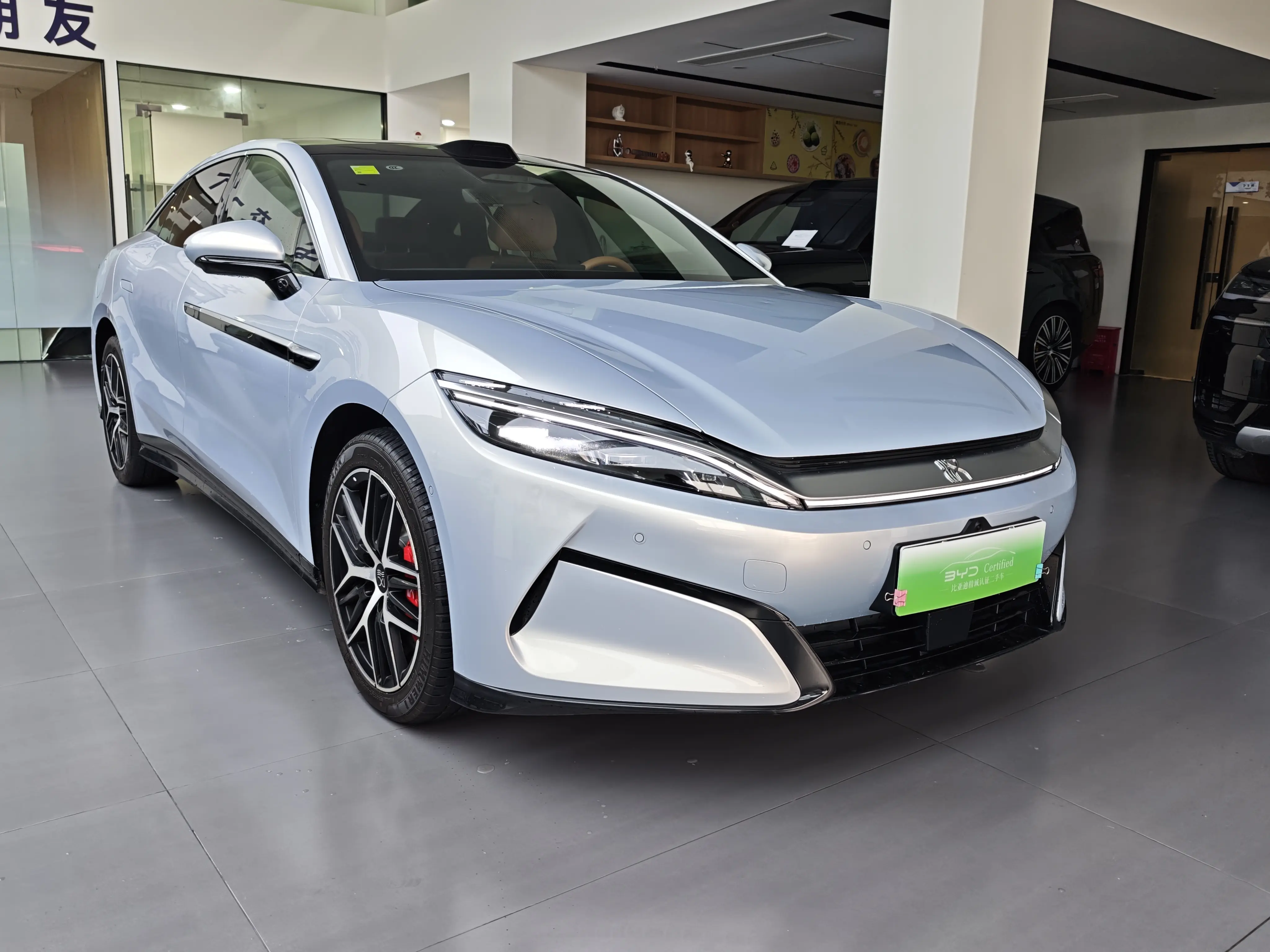 BYD Han L EV