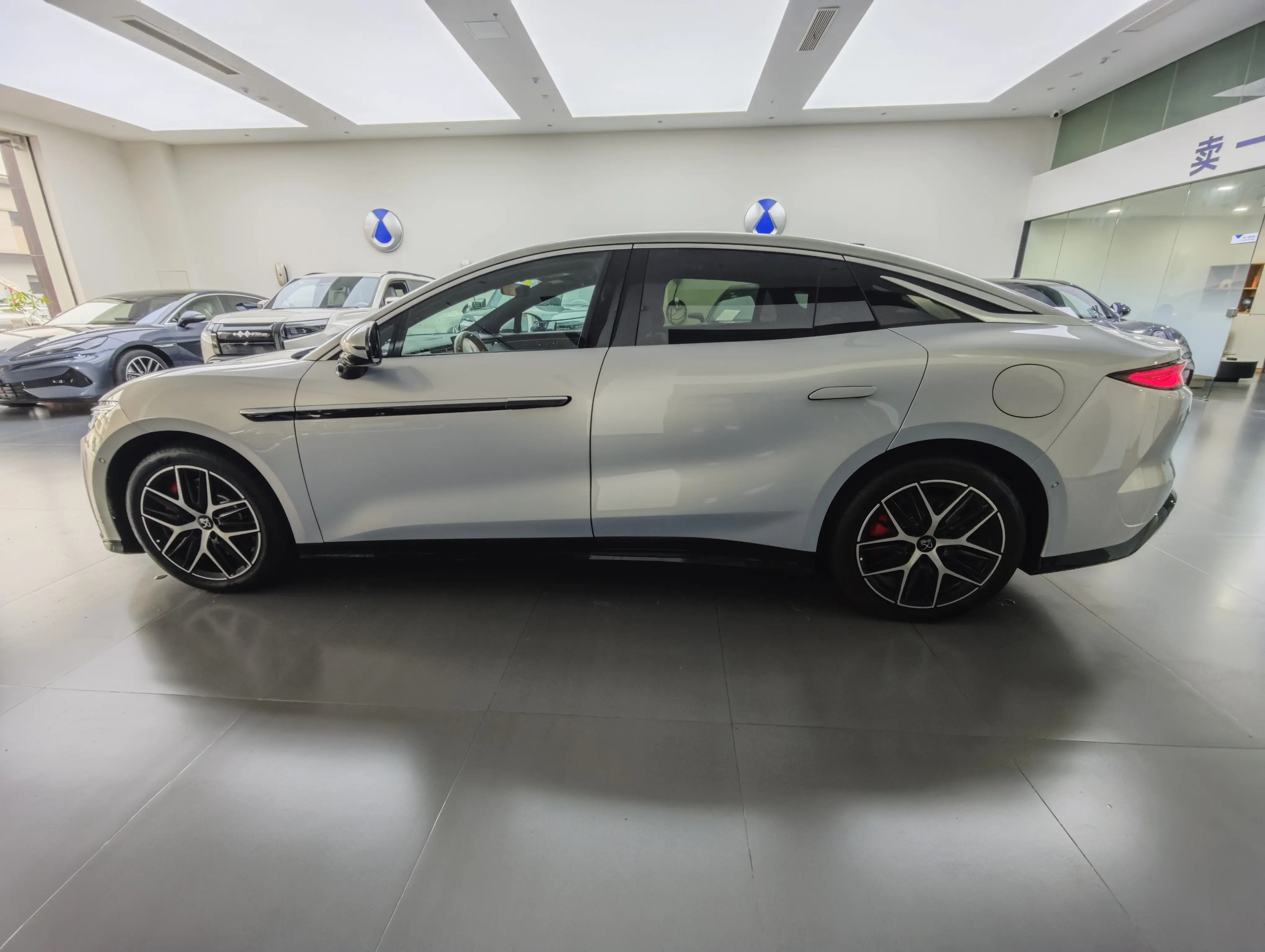 BYD Han L EV