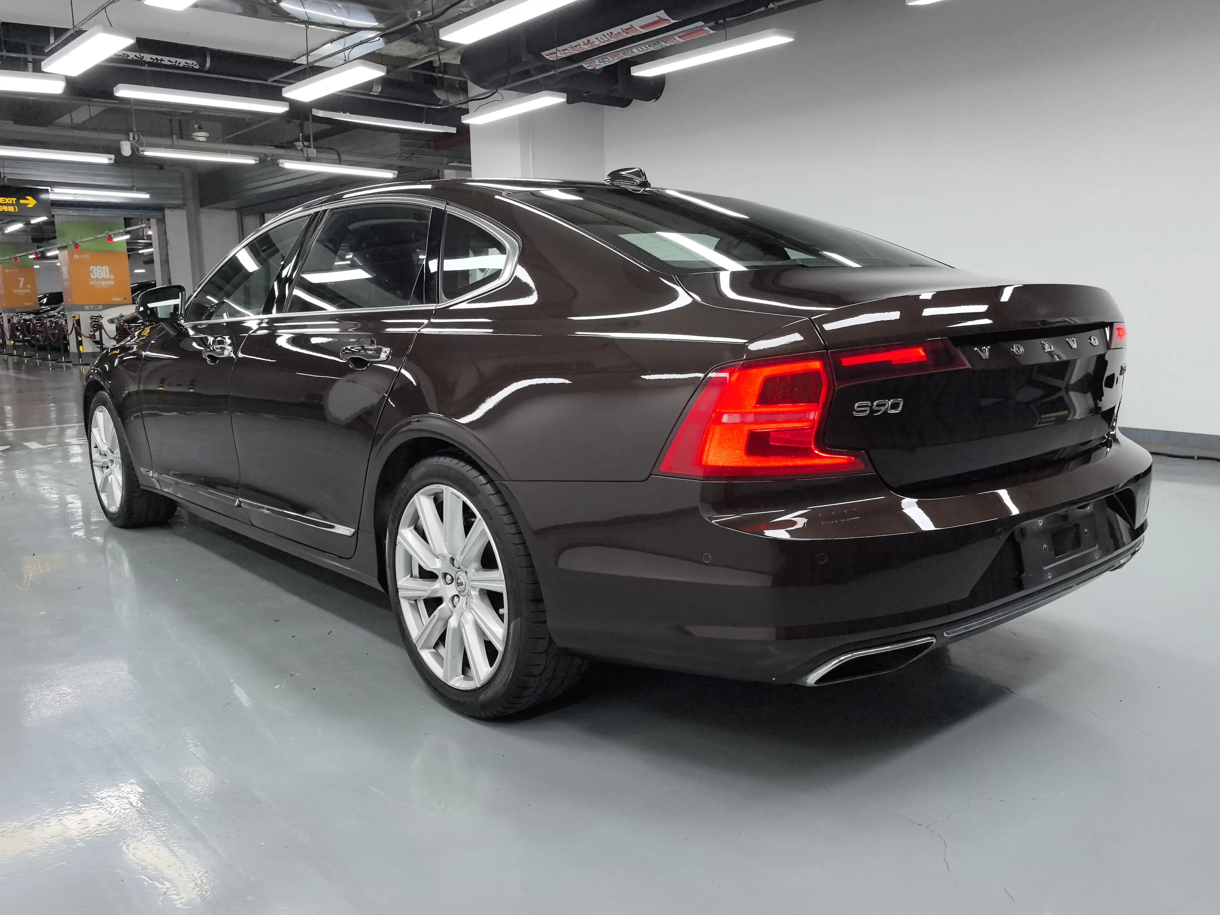Volvo S90