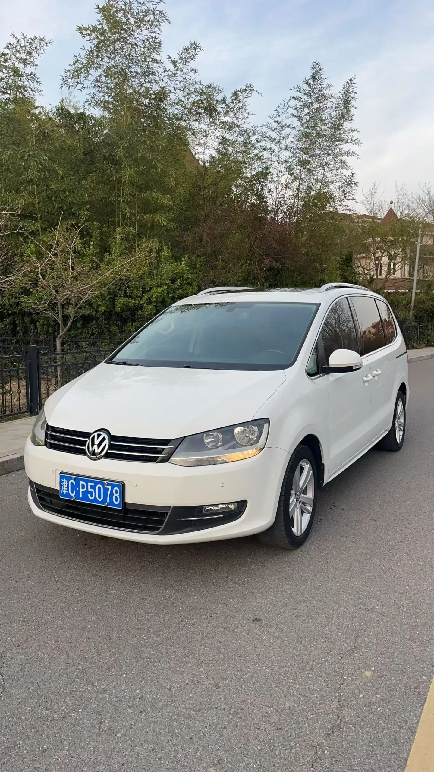 Volkswagen Sharon