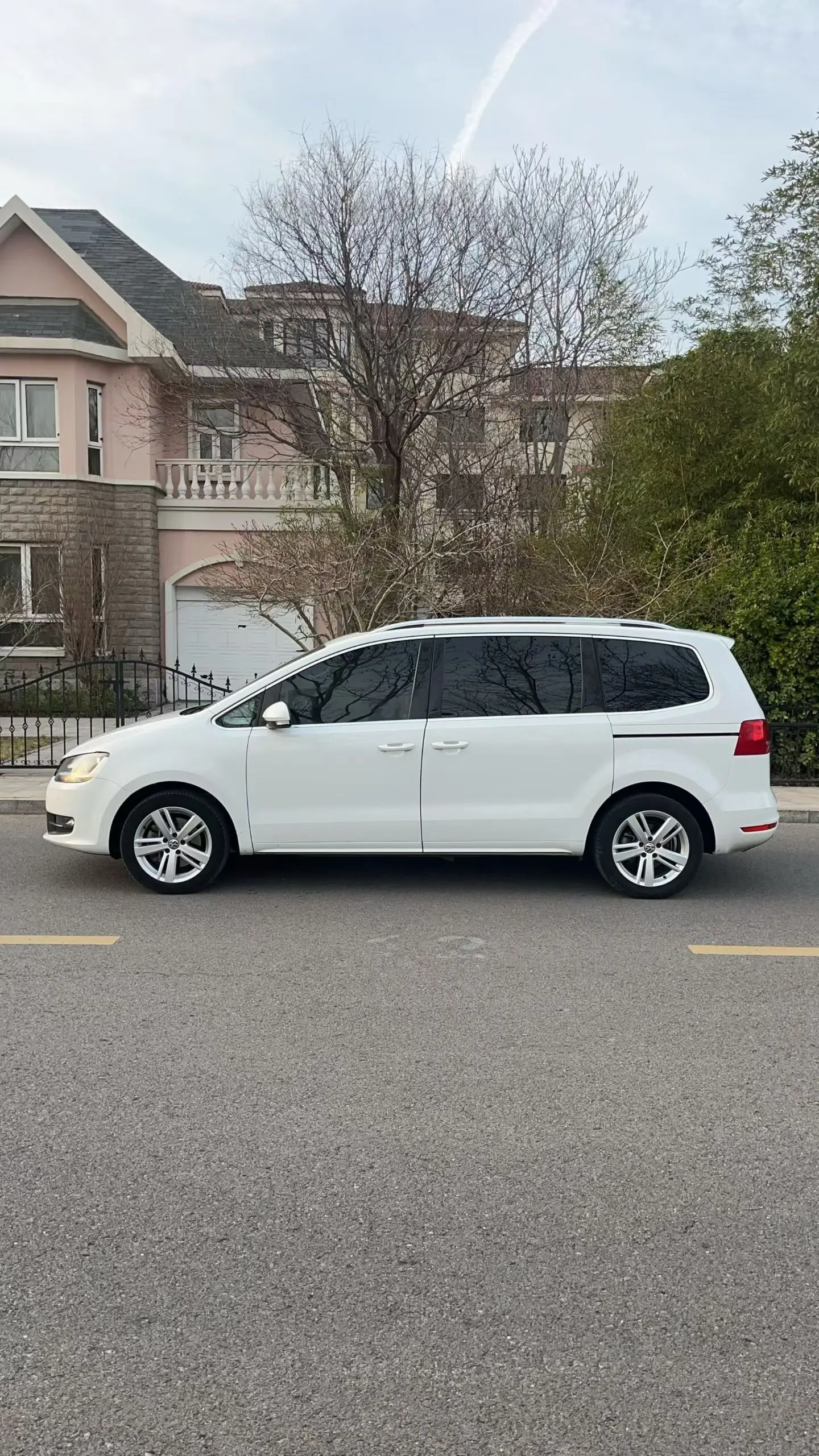 Volkswagen Sharon