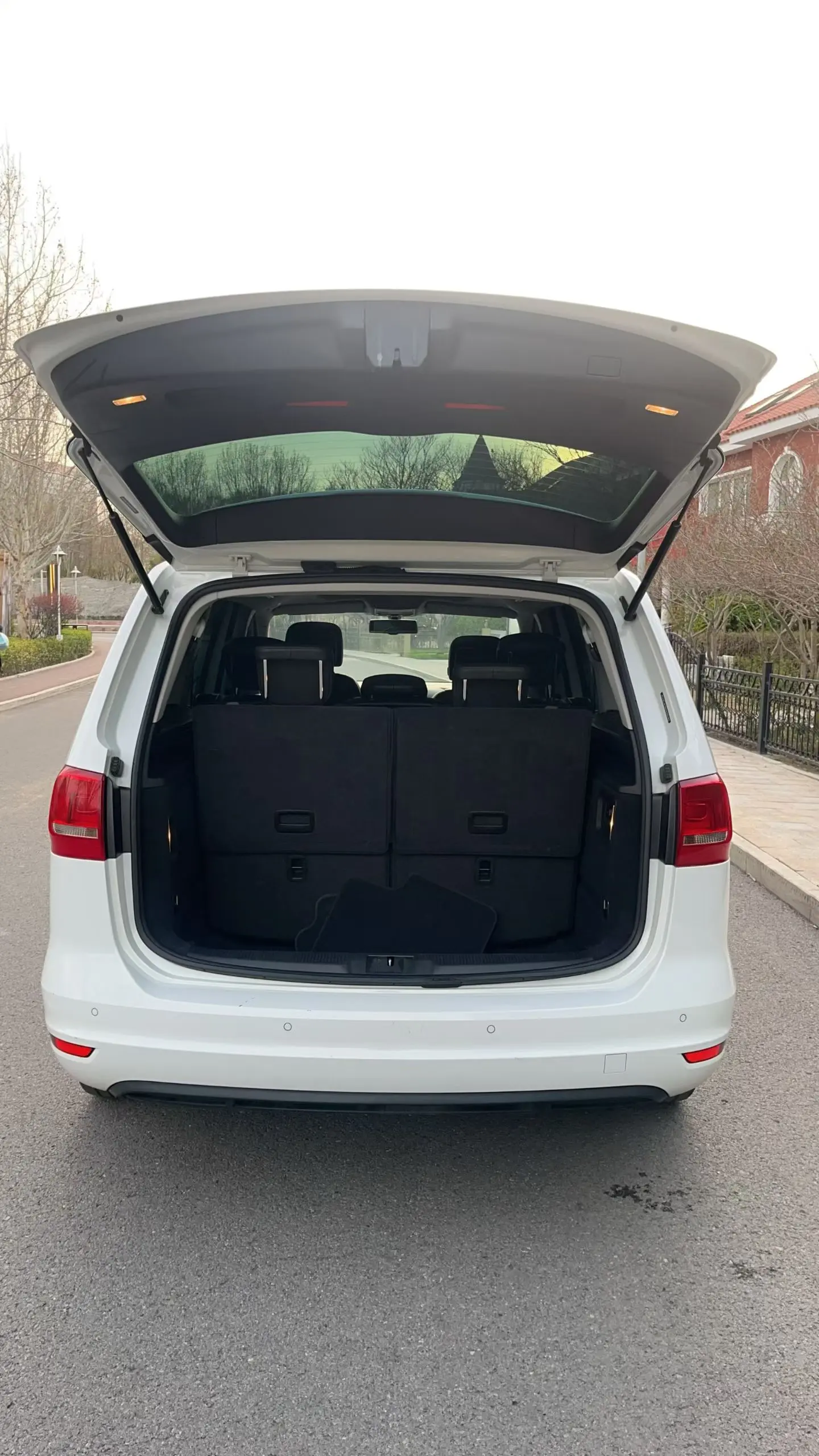 Volkswagen Sharon