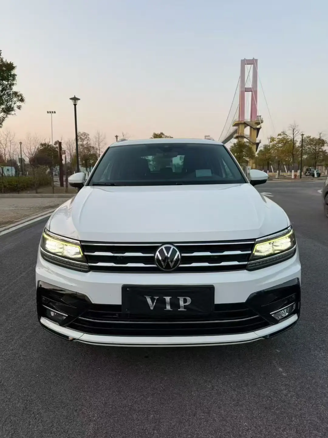 Volkswagen Tiguan (Tharu)