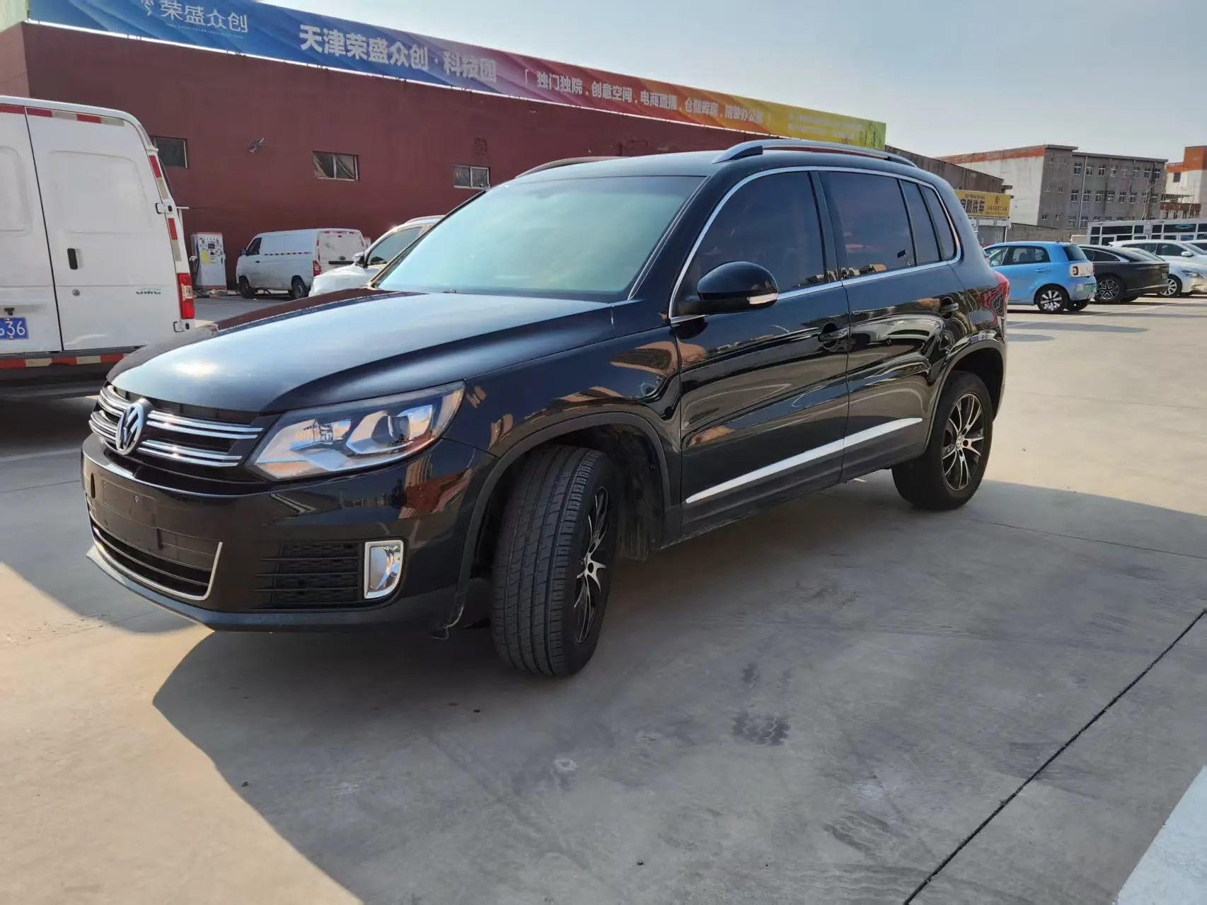 Volkswagen Tiguan (Tharu)