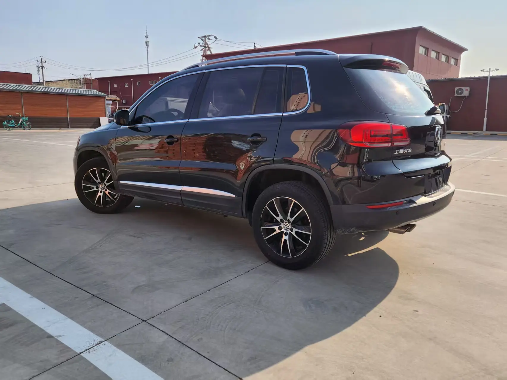 Volkswagen Tiguan (Tharu)