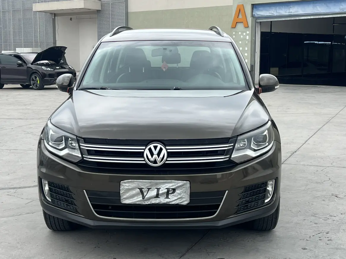 Volkswagen Tiguan (Tharu)