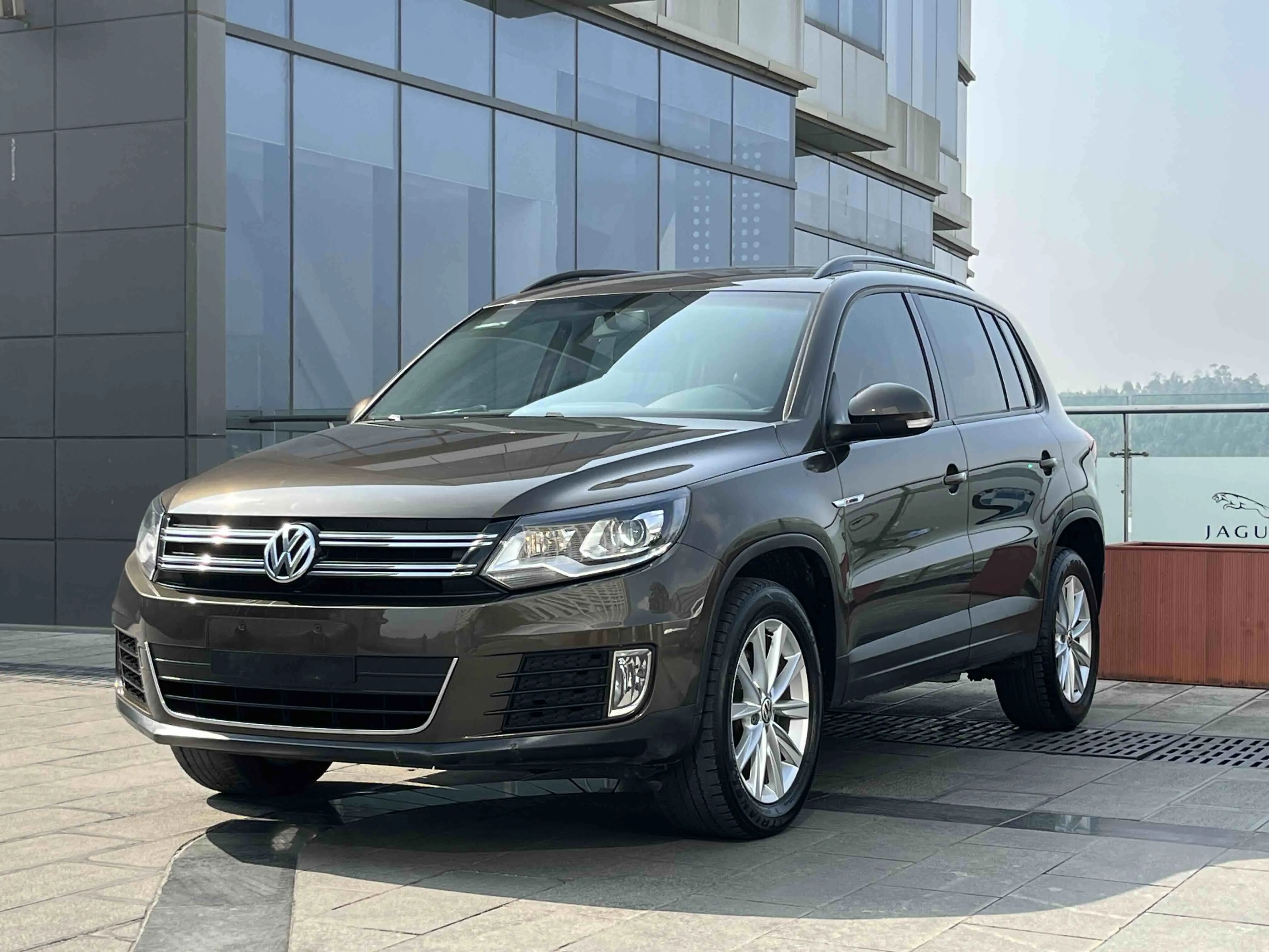 Volkswagen Tiguan (Tharu)