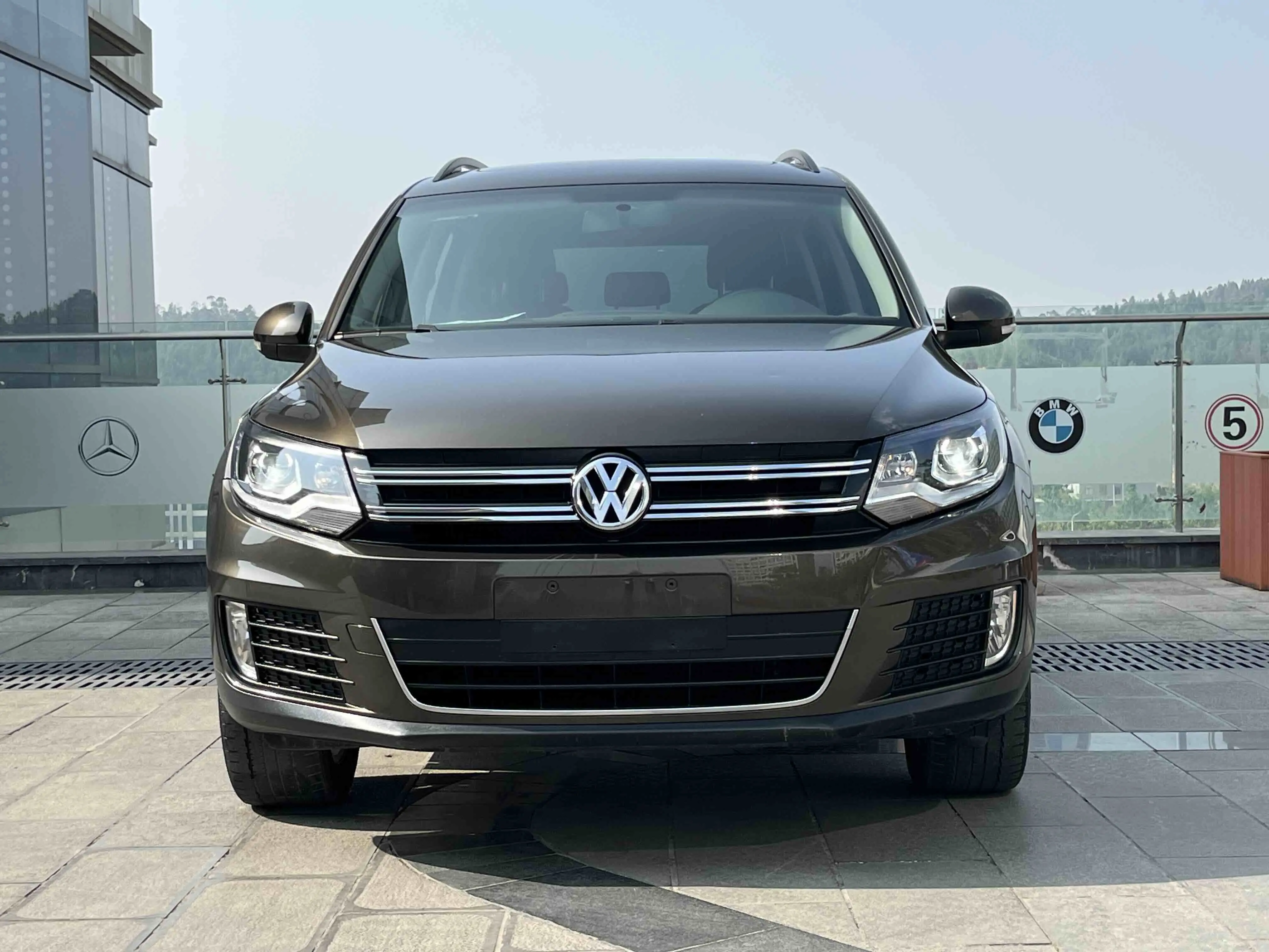 Volkswagen Tiguan (Tharu)