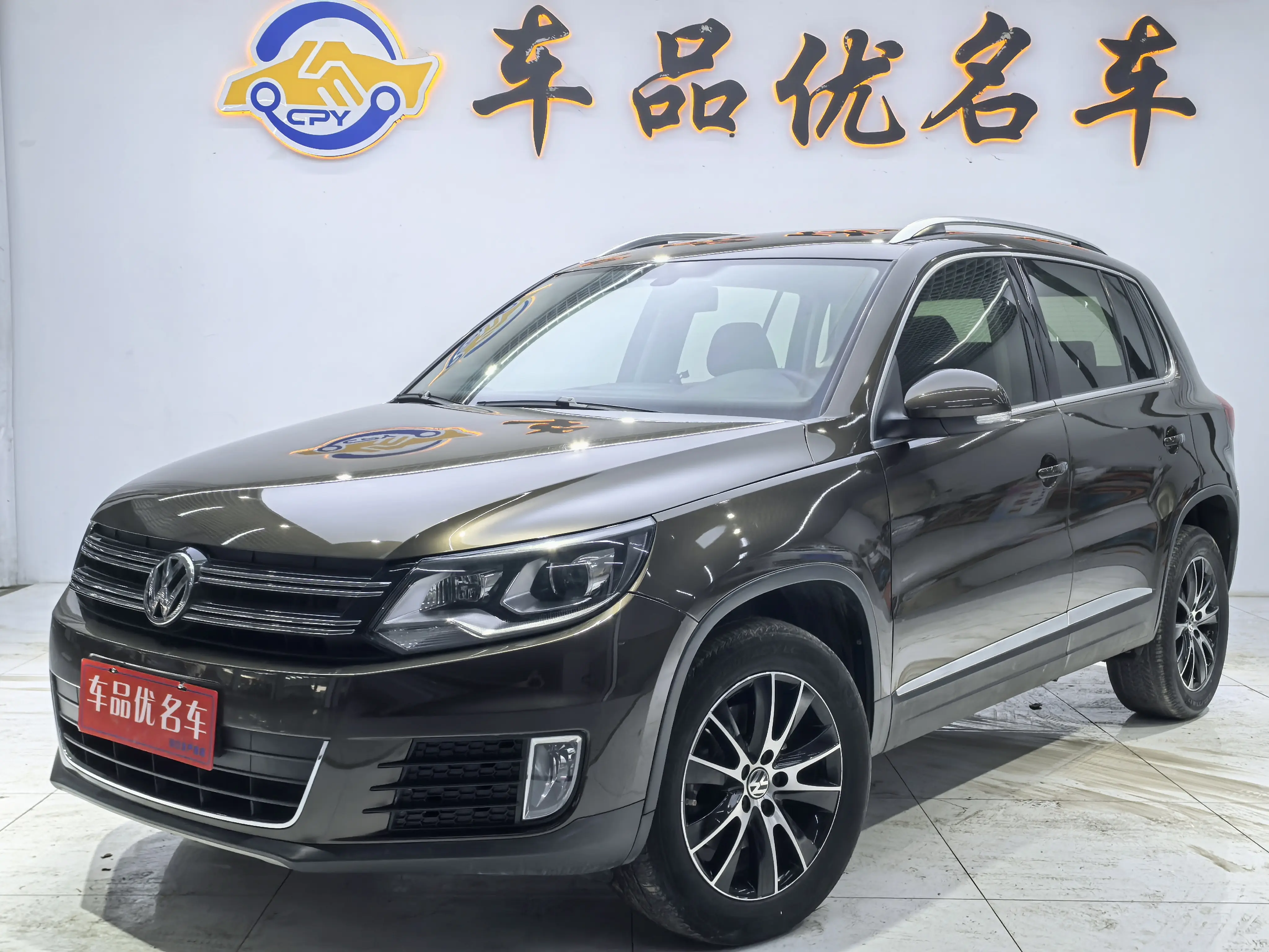Volkswagen Tiguan (Tharu)
