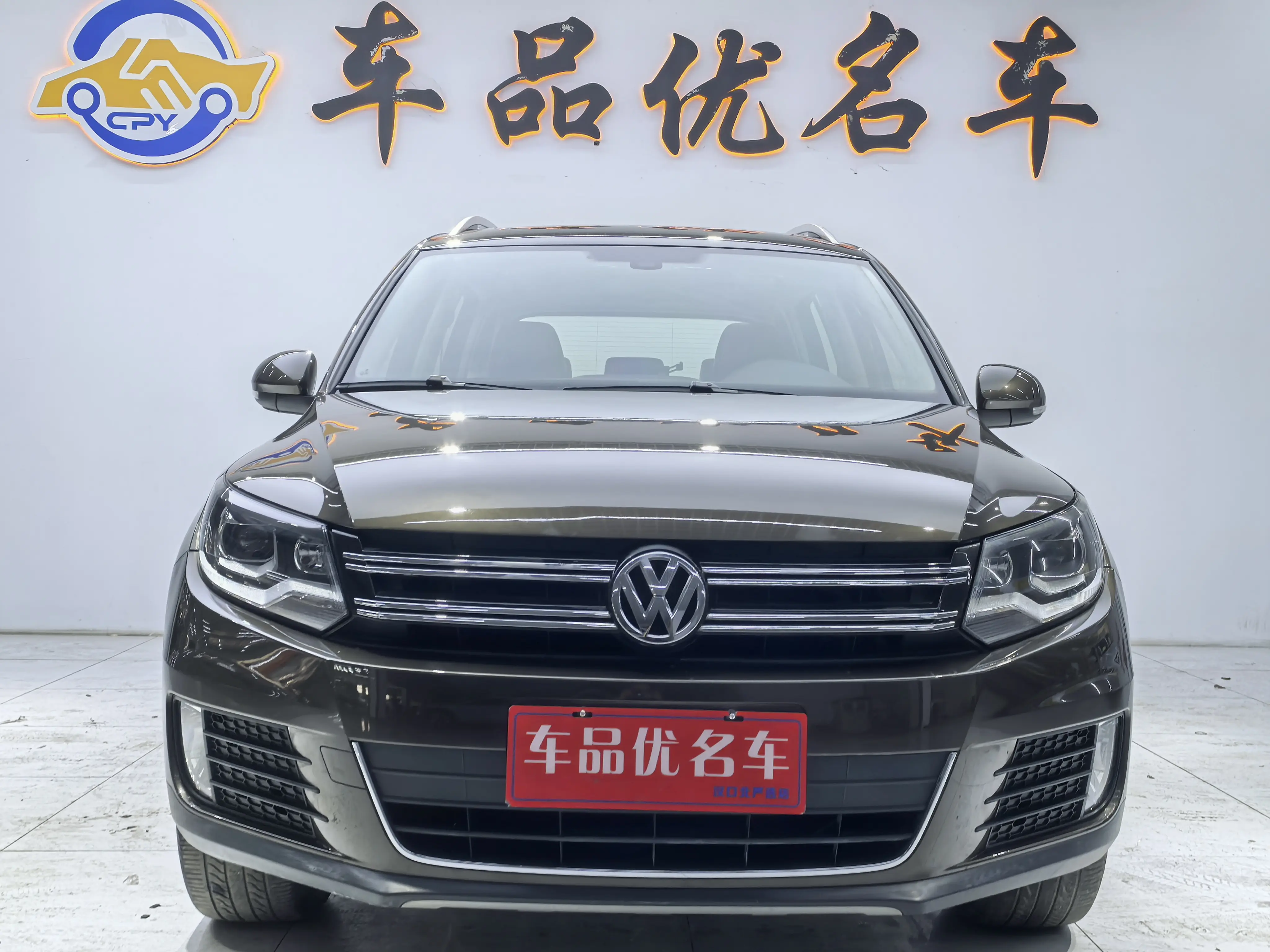 Volkswagen Tiguan (Tharu)
