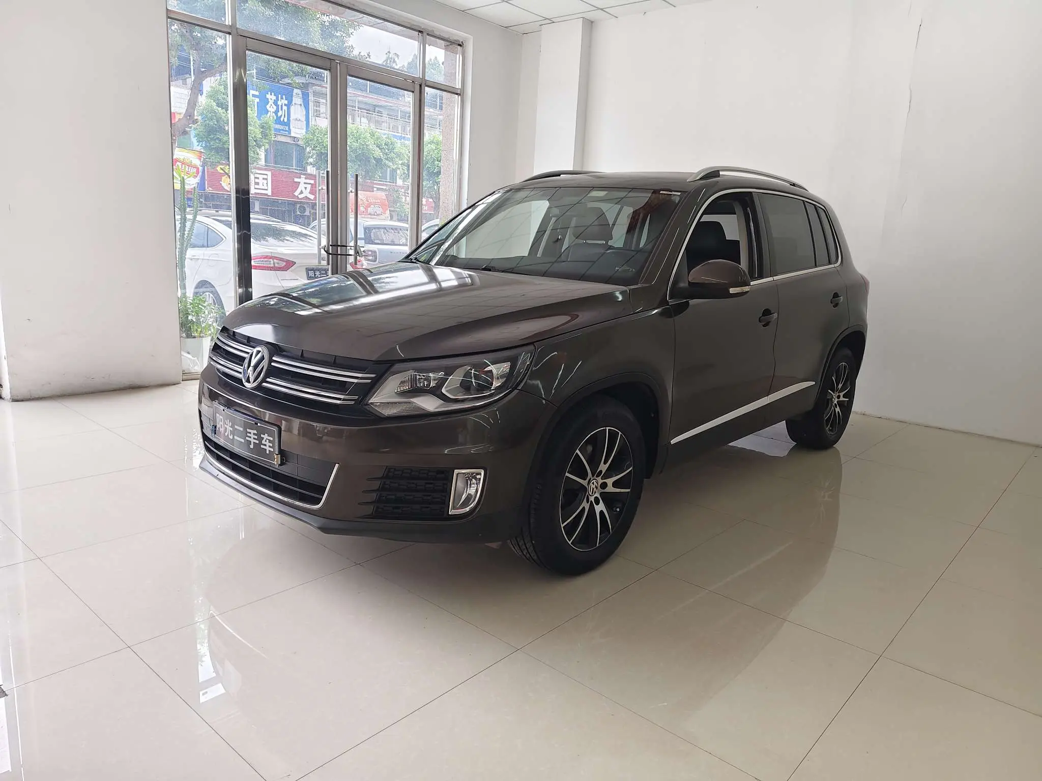 Volkswagen Tiguan (Tharu)