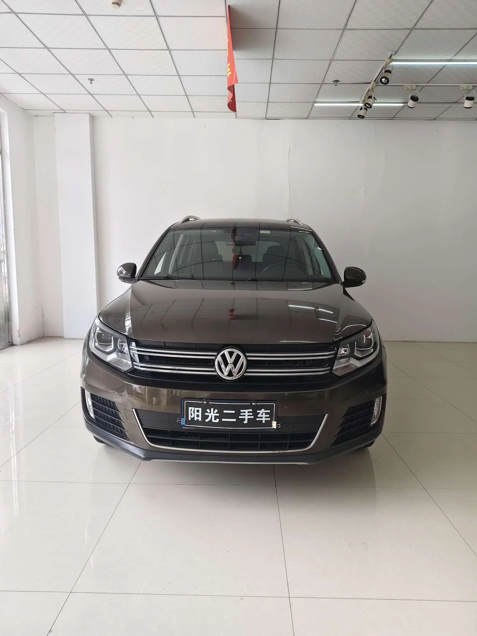 Volkswagen Tiguan (Tharu)
