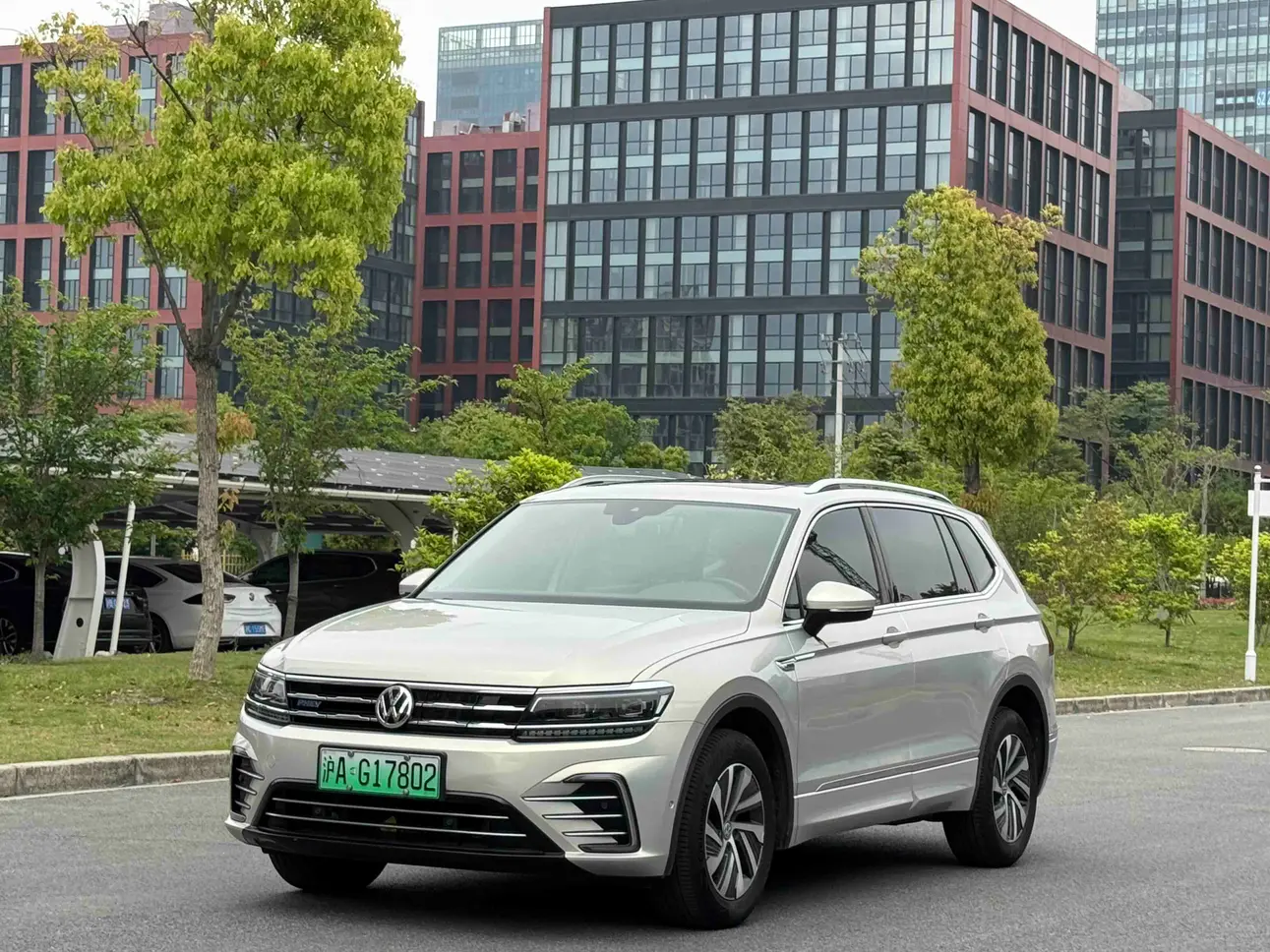 Volkswagen Tiguan L PHEV