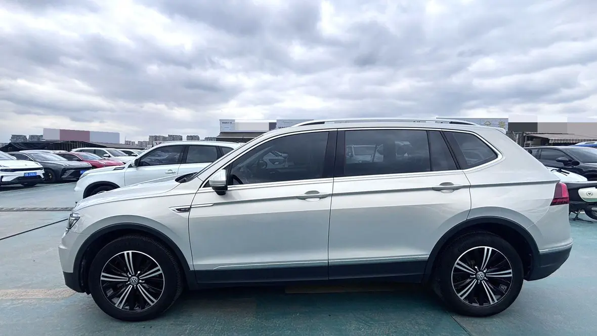 Volkswagen Tiguan L