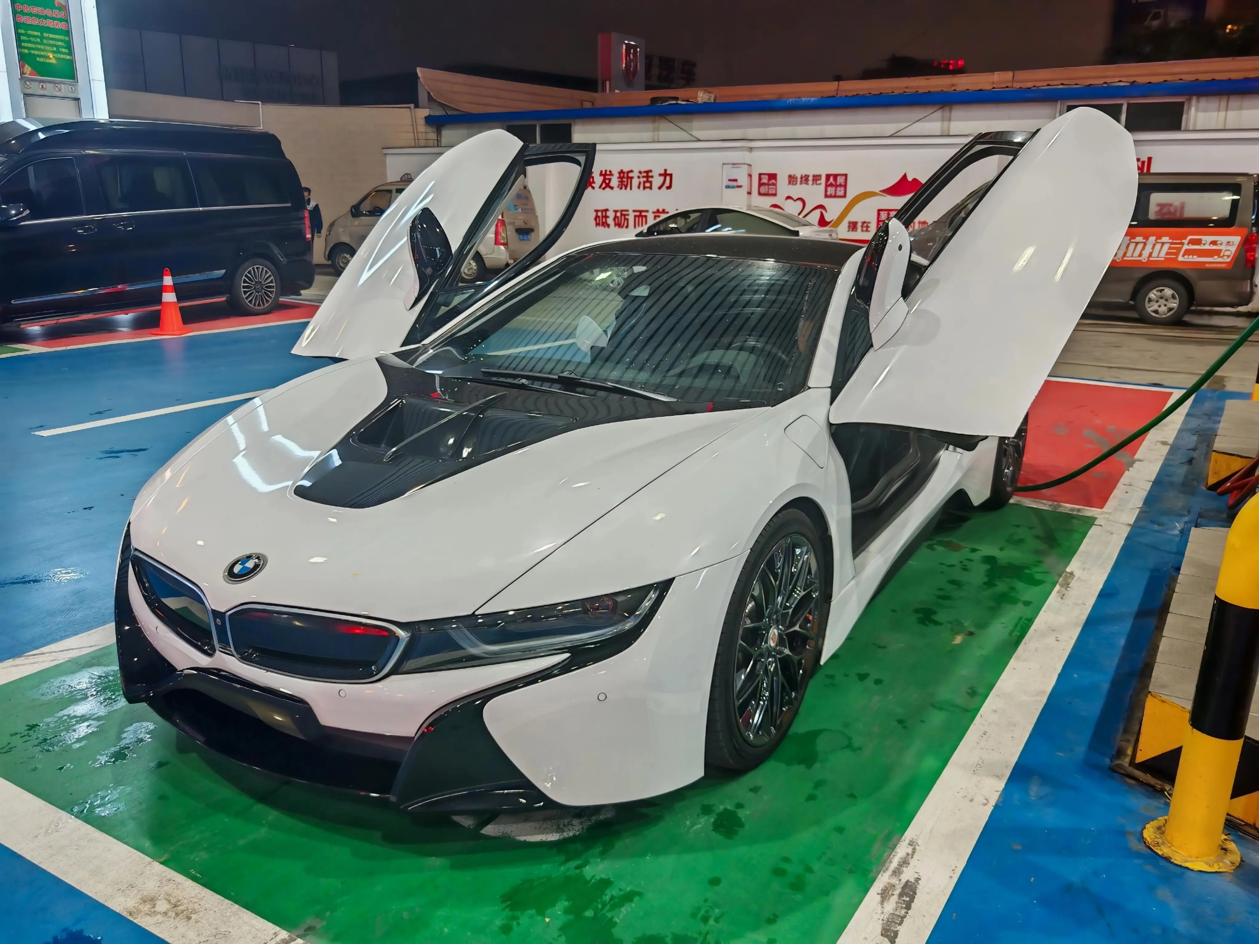 BMW i8