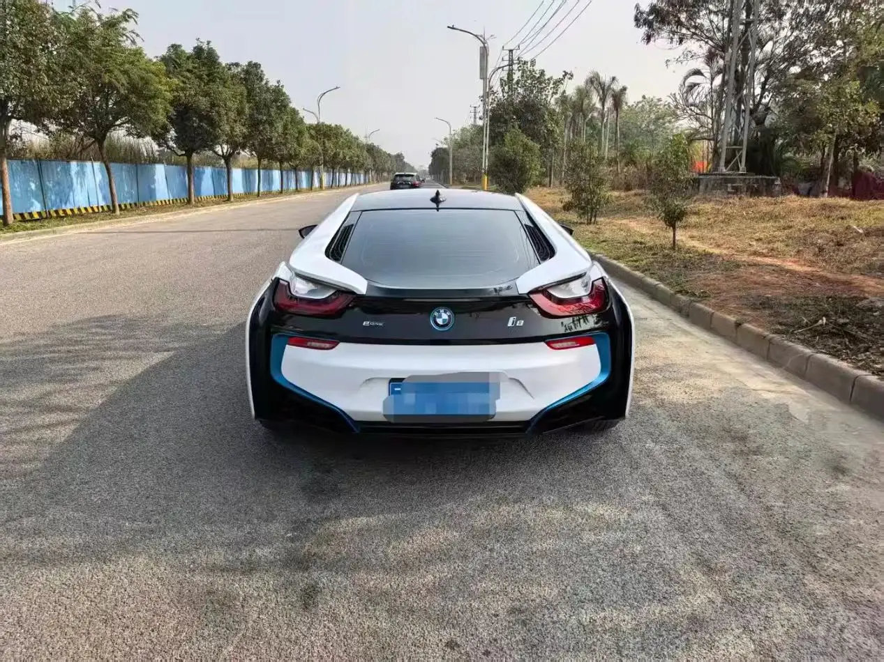BMW i8