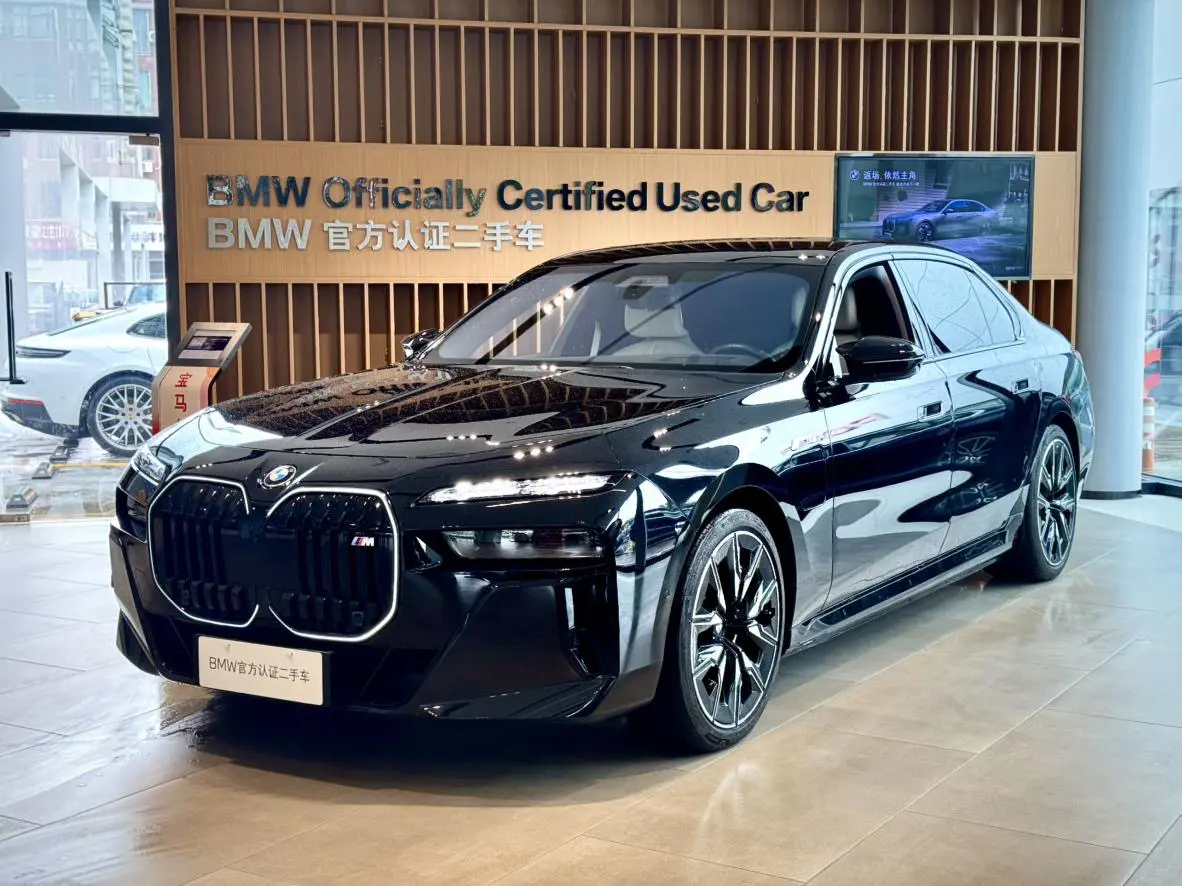 BMW i7