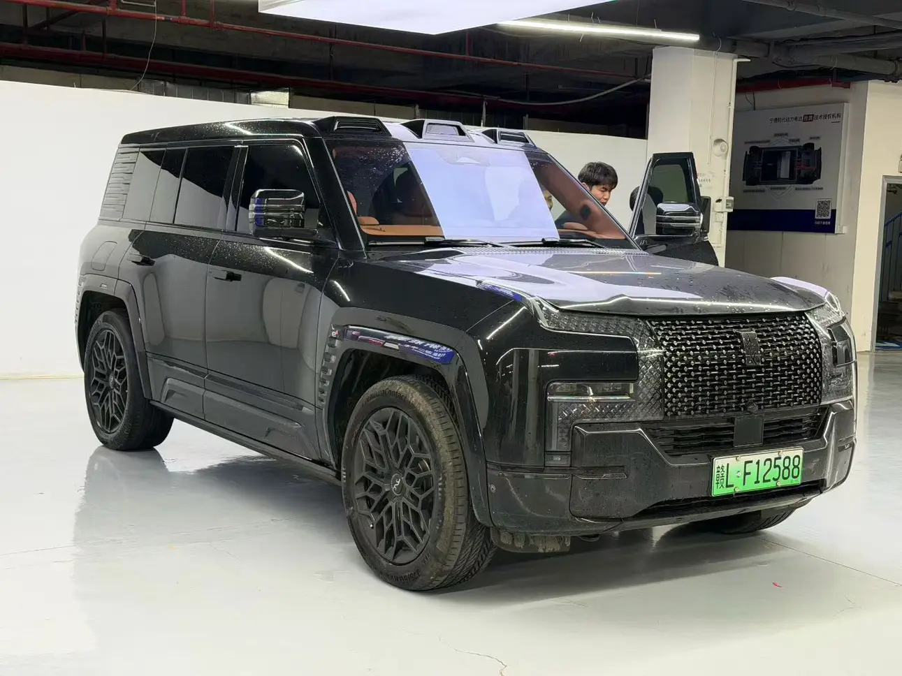 BYD Yangwang U8