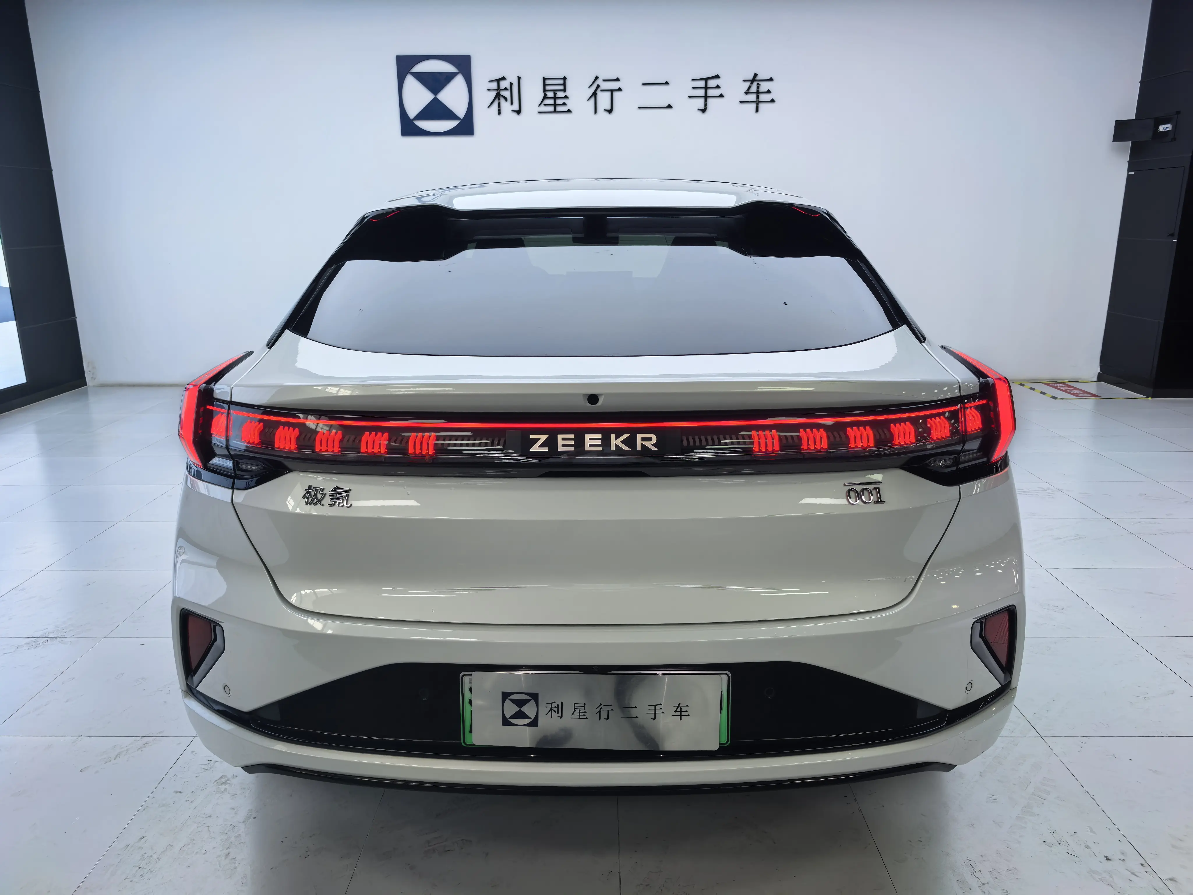 ZEEKR 001